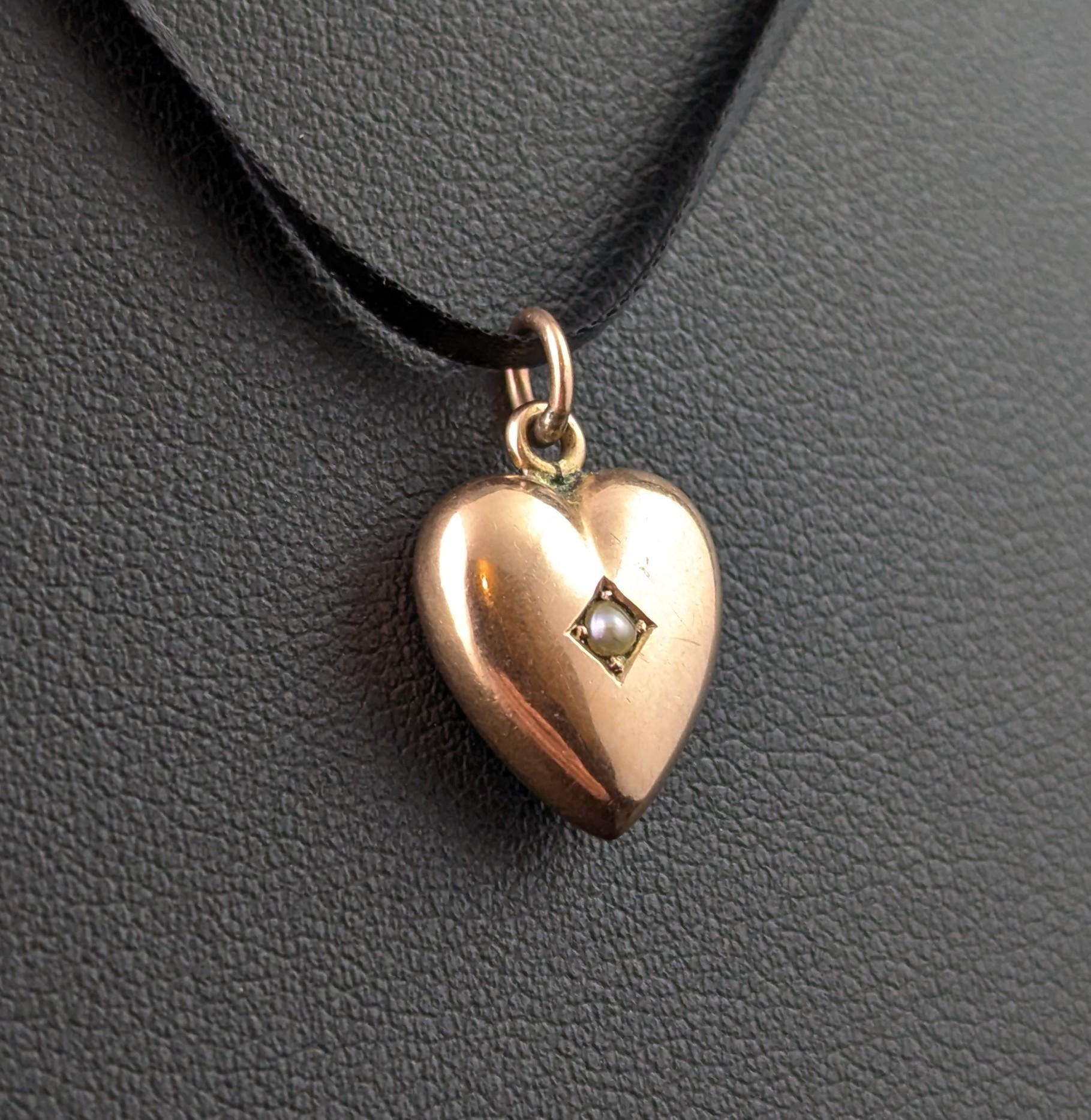 Antico ciondolo a cuore gonfio in oro rosa 9k, perla in vendita 1