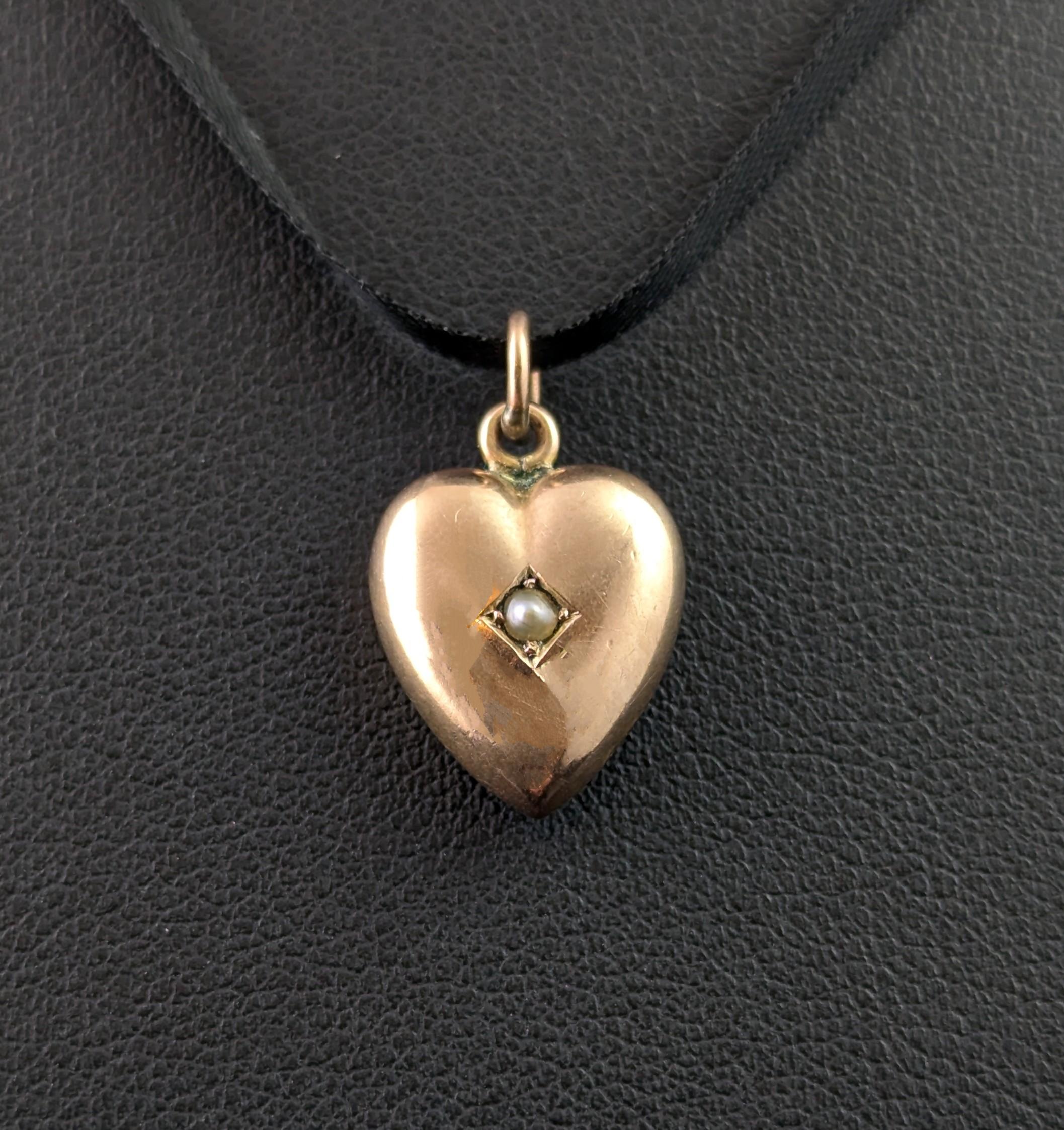 Antico ciondolo a cuore gonfio in oro rosa 9k, perla in vendita 2