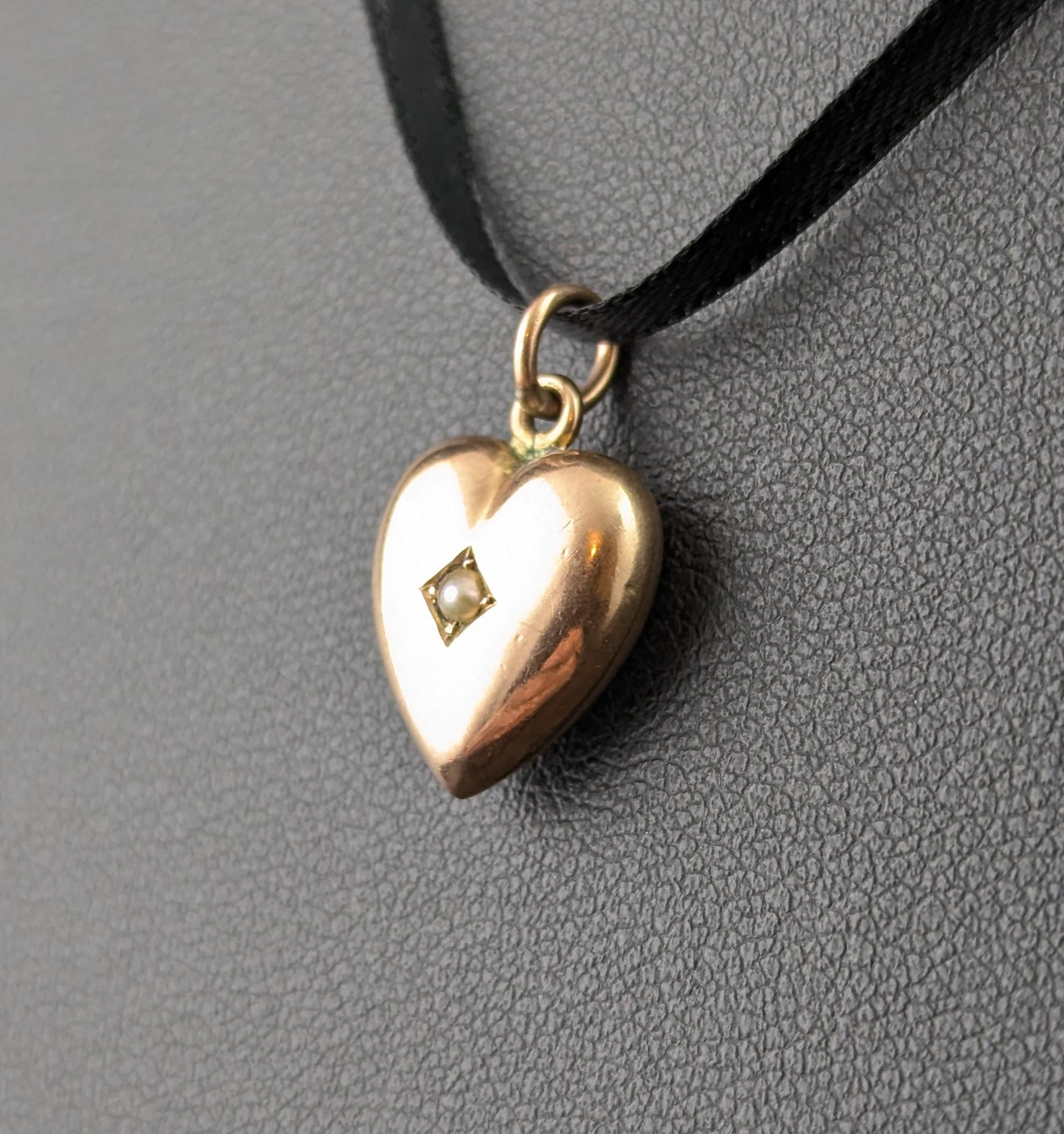 Antico ciondolo a cuore gonfio in oro rosa 9k, perla in vendita 3