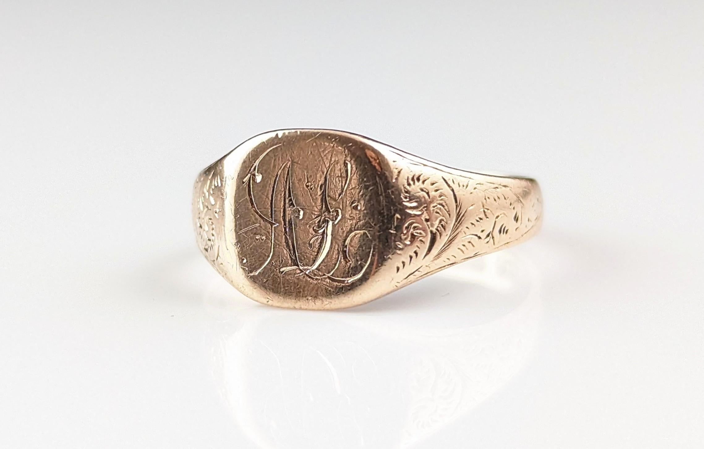 Antique 9k rose gold signet ring, Pinky ring, engraved  5