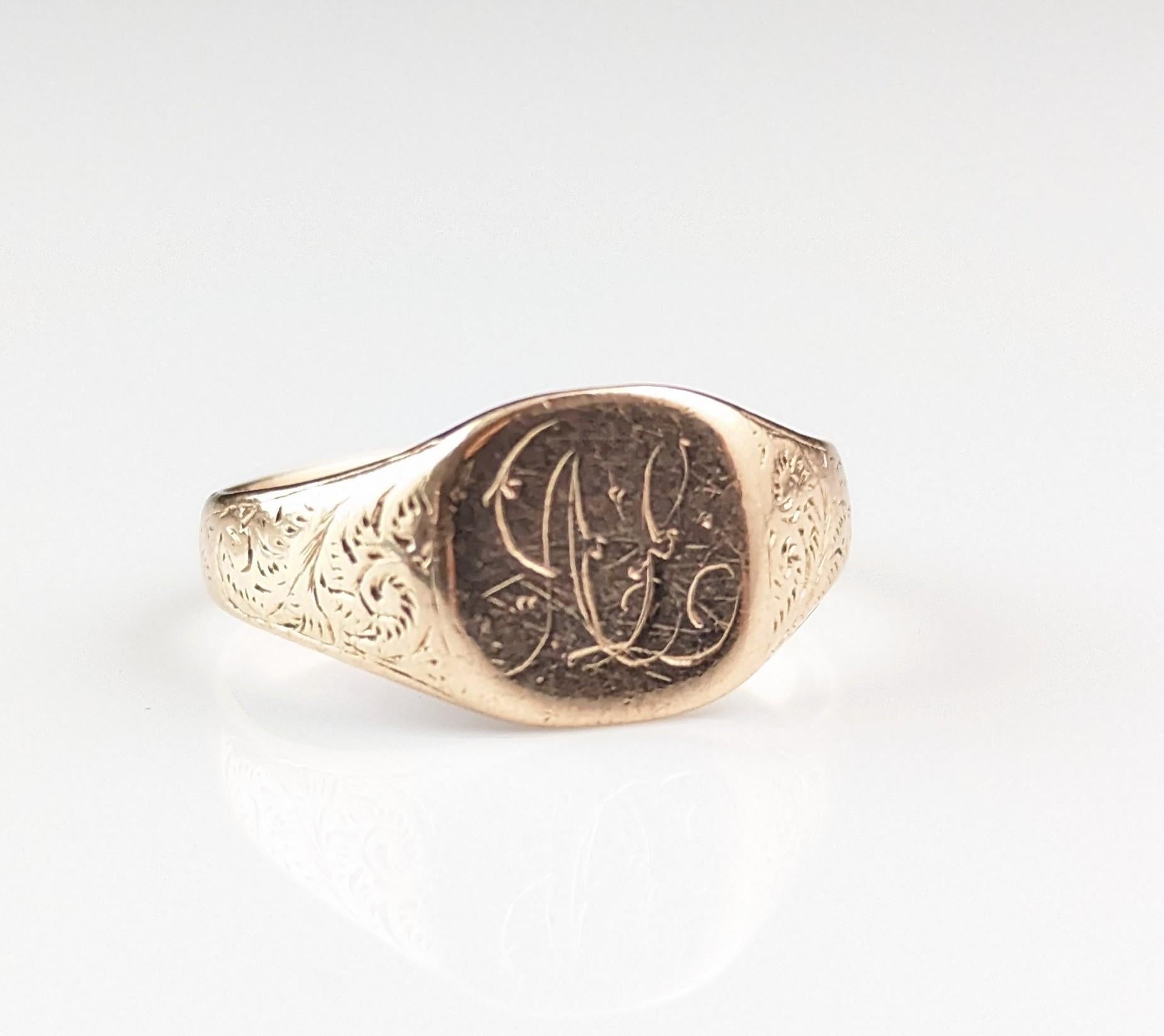 Antique 9k rose gold signet ring, Pinky ring, engraved  3