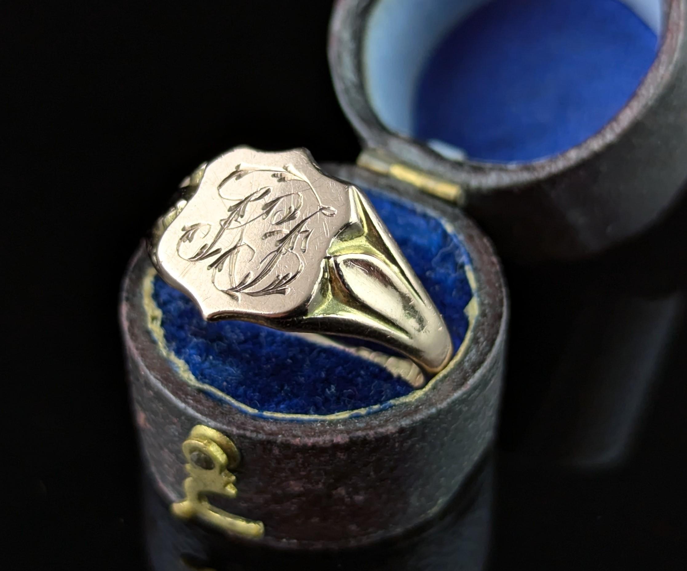 Antique 9k Rose gold signet ring, Shield shaped, Monogrammed For Sale 1
