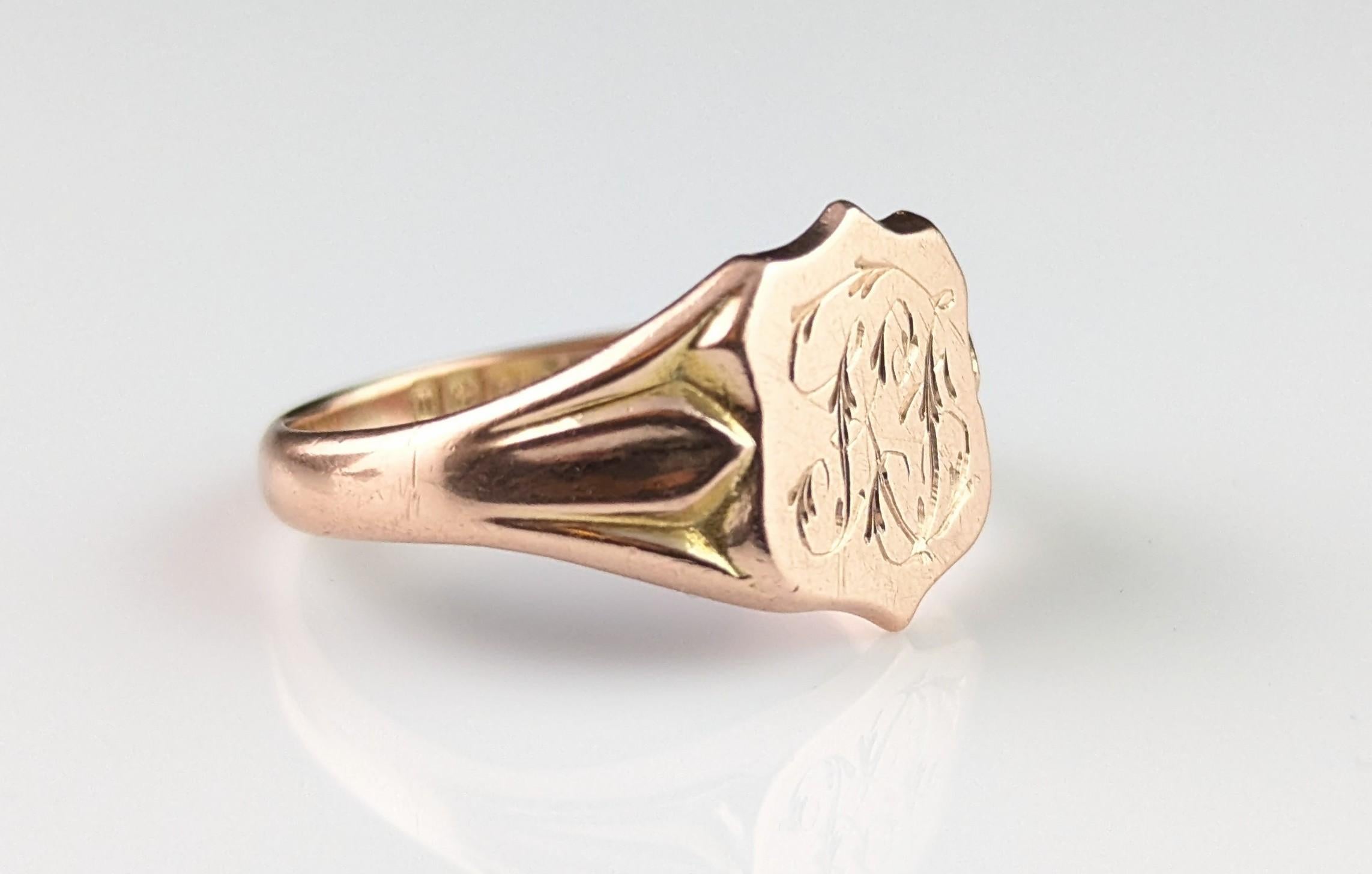 Antique 9k Rose gold signet ring, Shield shaped, Monogrammed For Sale 4