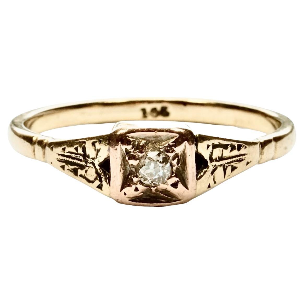 Anello antico in oro giallo e rosa 9K con incisione e diamante solitario