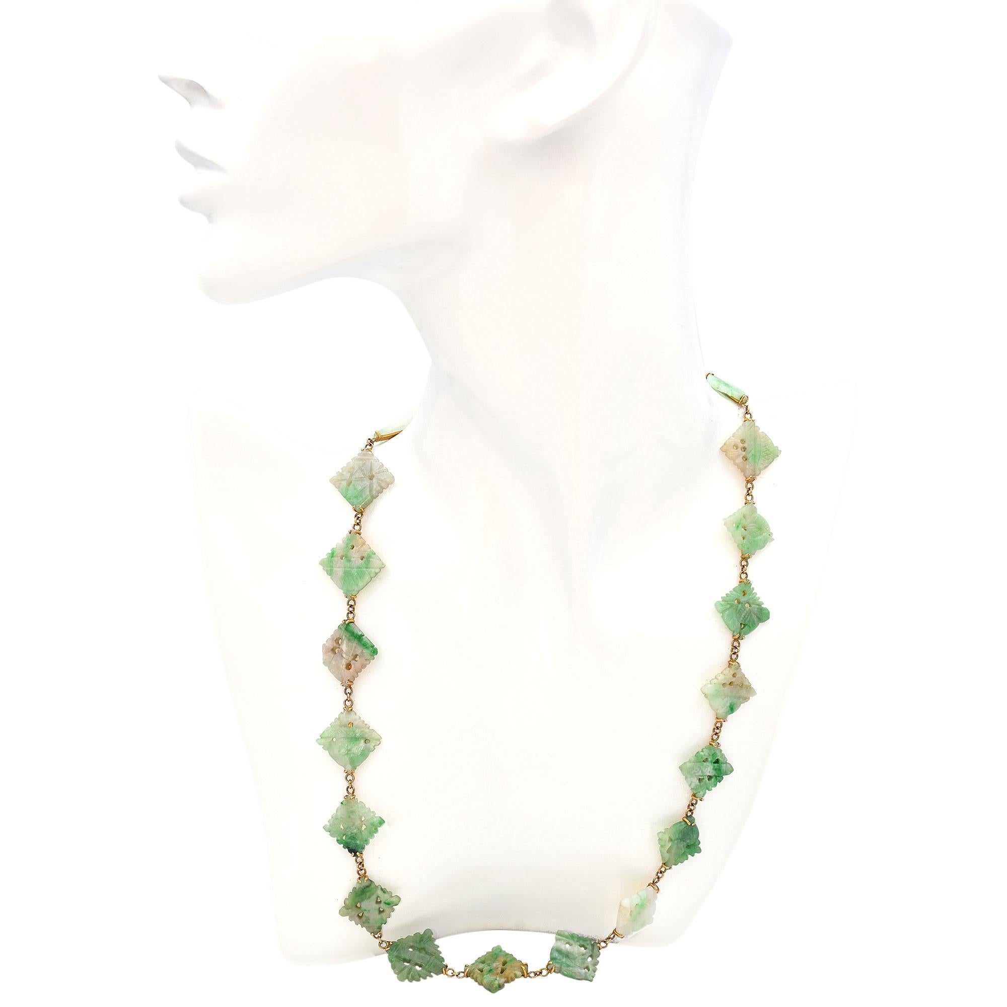Perle Collier ancien en or jaune 9 carats sculpté en jadéite en vente