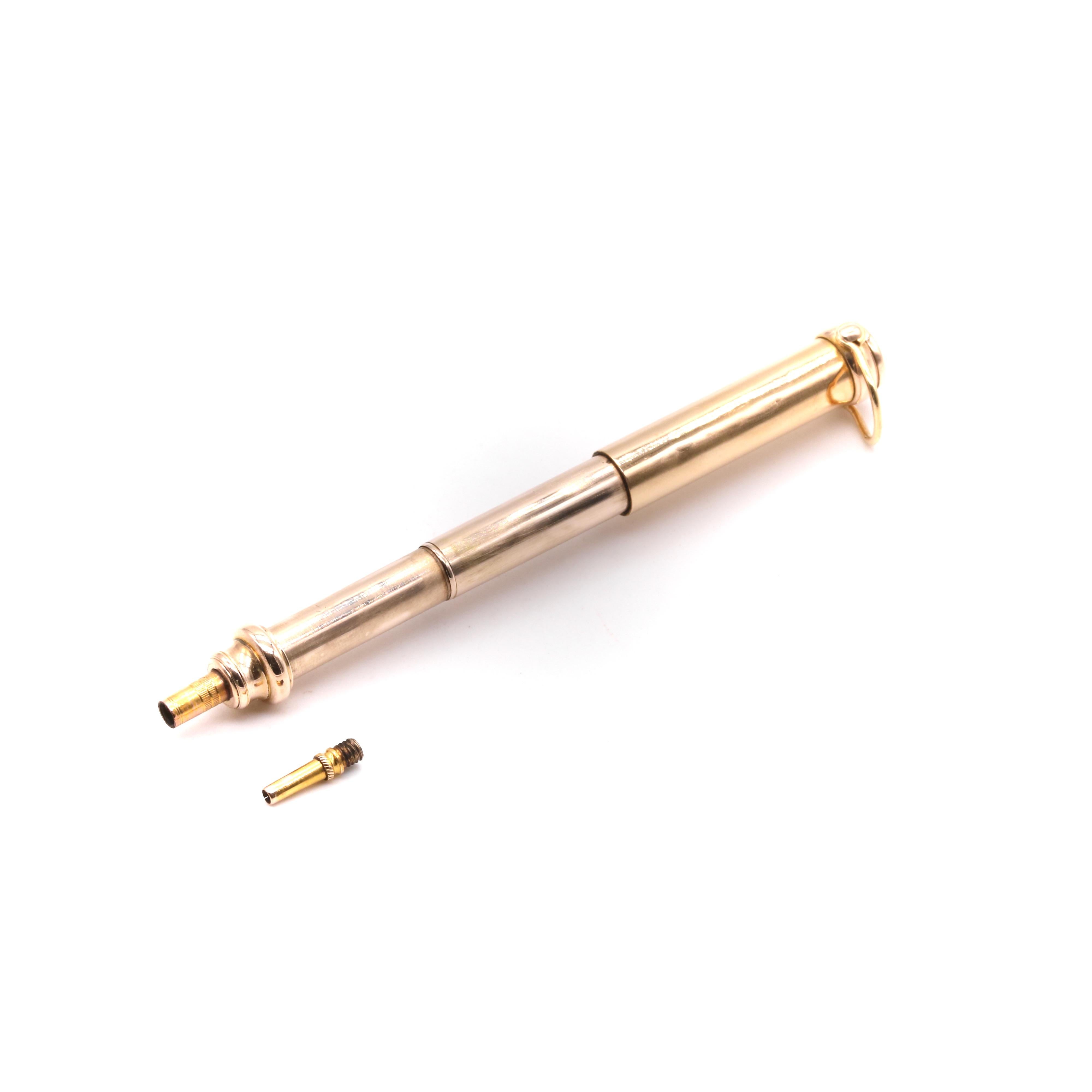 Victorien Antique crayon à rabat extensible en or jaune 9 carats avec terminal en onyx en vente