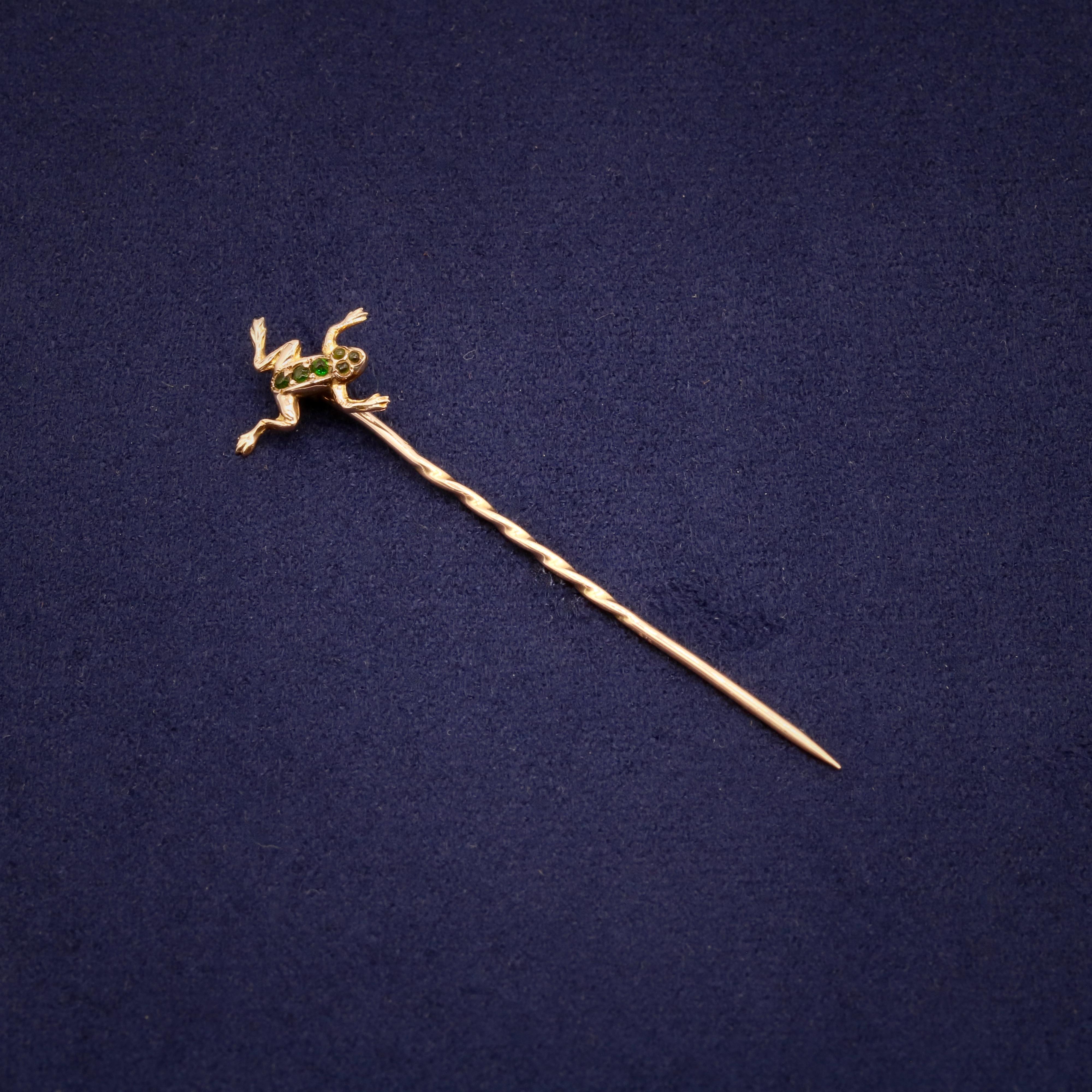 Victorian Antique 9K Yellow Gold Forest Green Gem Set Frog Stick Pin