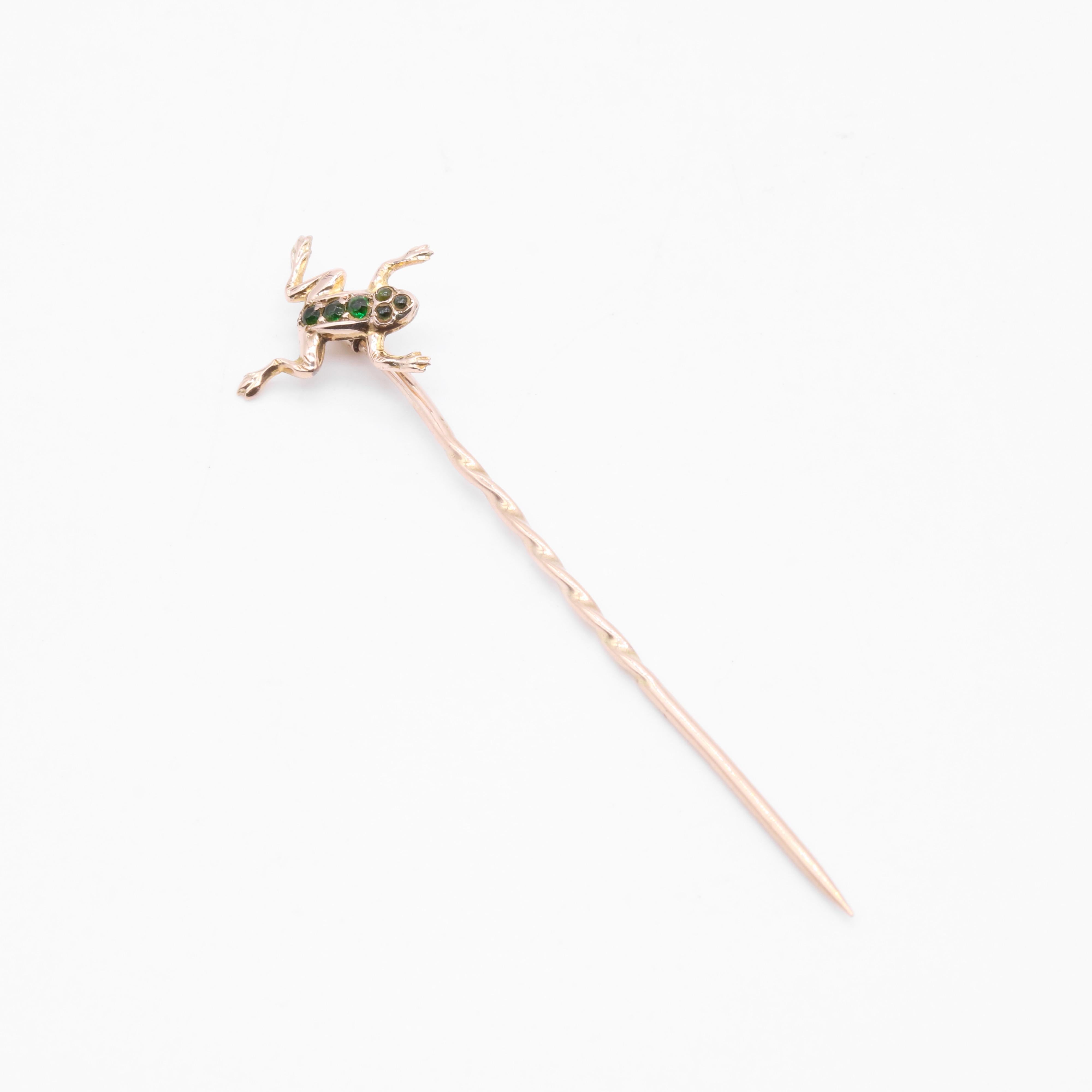 Antique 9K Yellow Gold Forest Green Gem Set Frog Stick Pin In Good Condition In Staines-Upon-Thames, GB