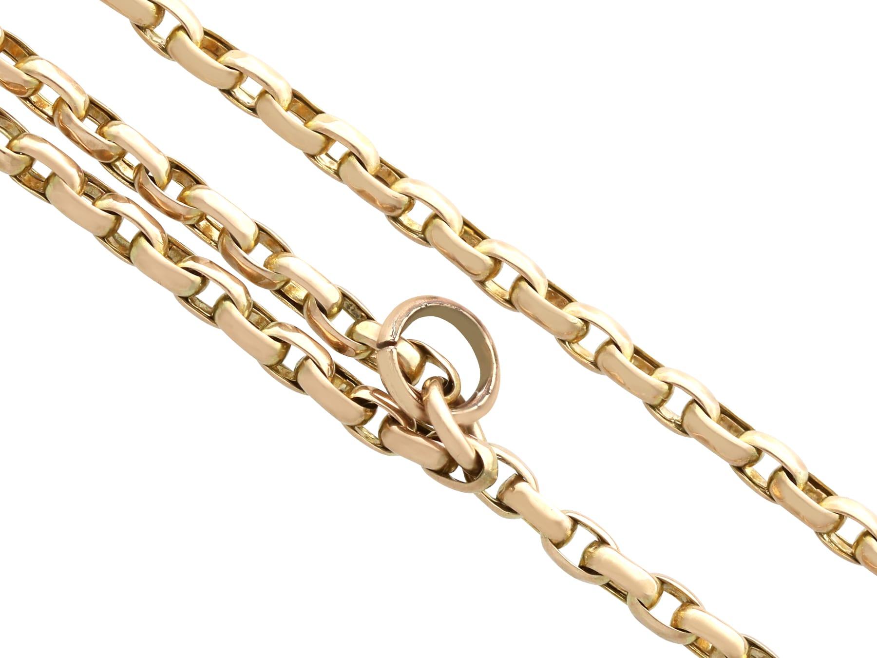 A fine and impressive antique 9 karat yellow gold longuard chain necklace; part of our diverse antique gold chains collection.

This exceptional, fine and impressive antique longuard chain has been crafted in 9k yellow gold.

The antique longuard