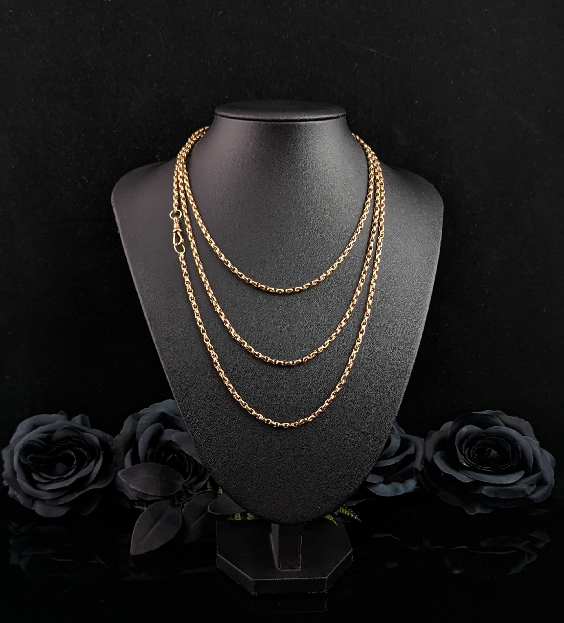 We love a good longuard chain here, such a versatile and wearable piece of jewellery, this antique 9kt gold one is no exception.

You really can't go wrong with a good long chain as they can be worn in so many ways and adorned with so many different