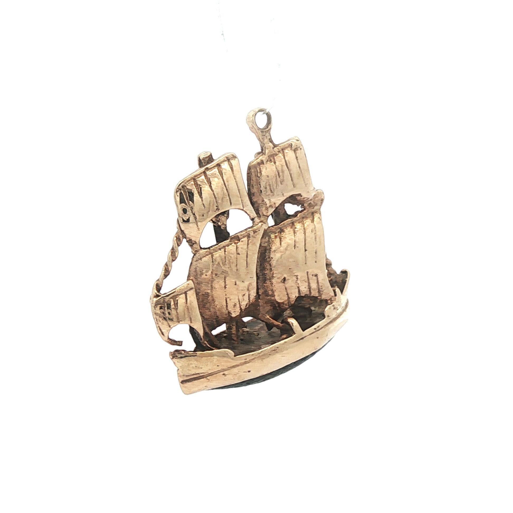 Antico ciondolo a vela in oro giallo 9k con ossidiana nera e marquise in vendita 3