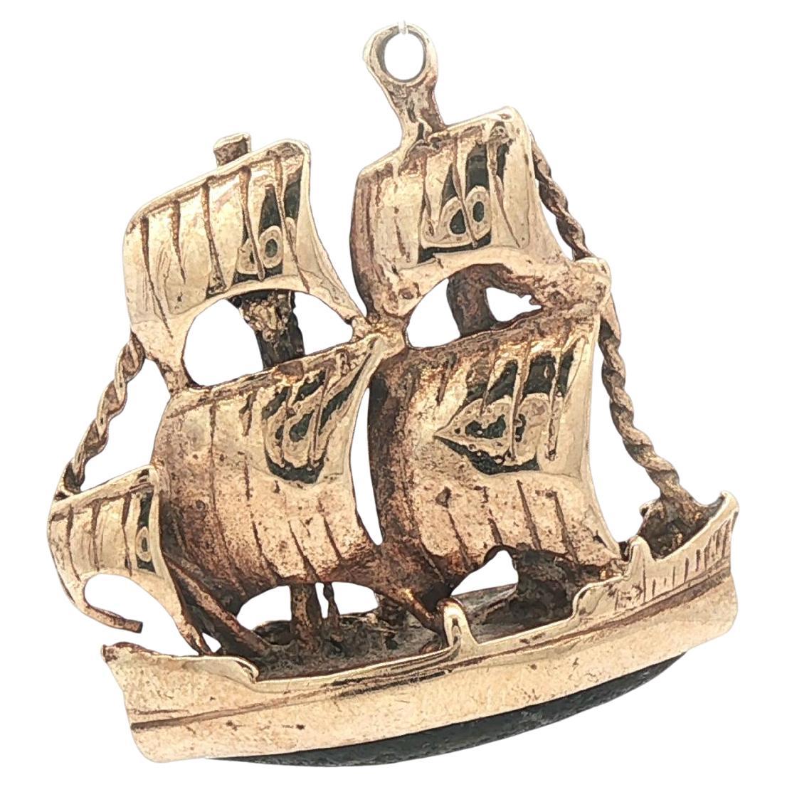 Antico ciondolo a vela in oro giallo 9k con ossidiana nera e marquise in vendita