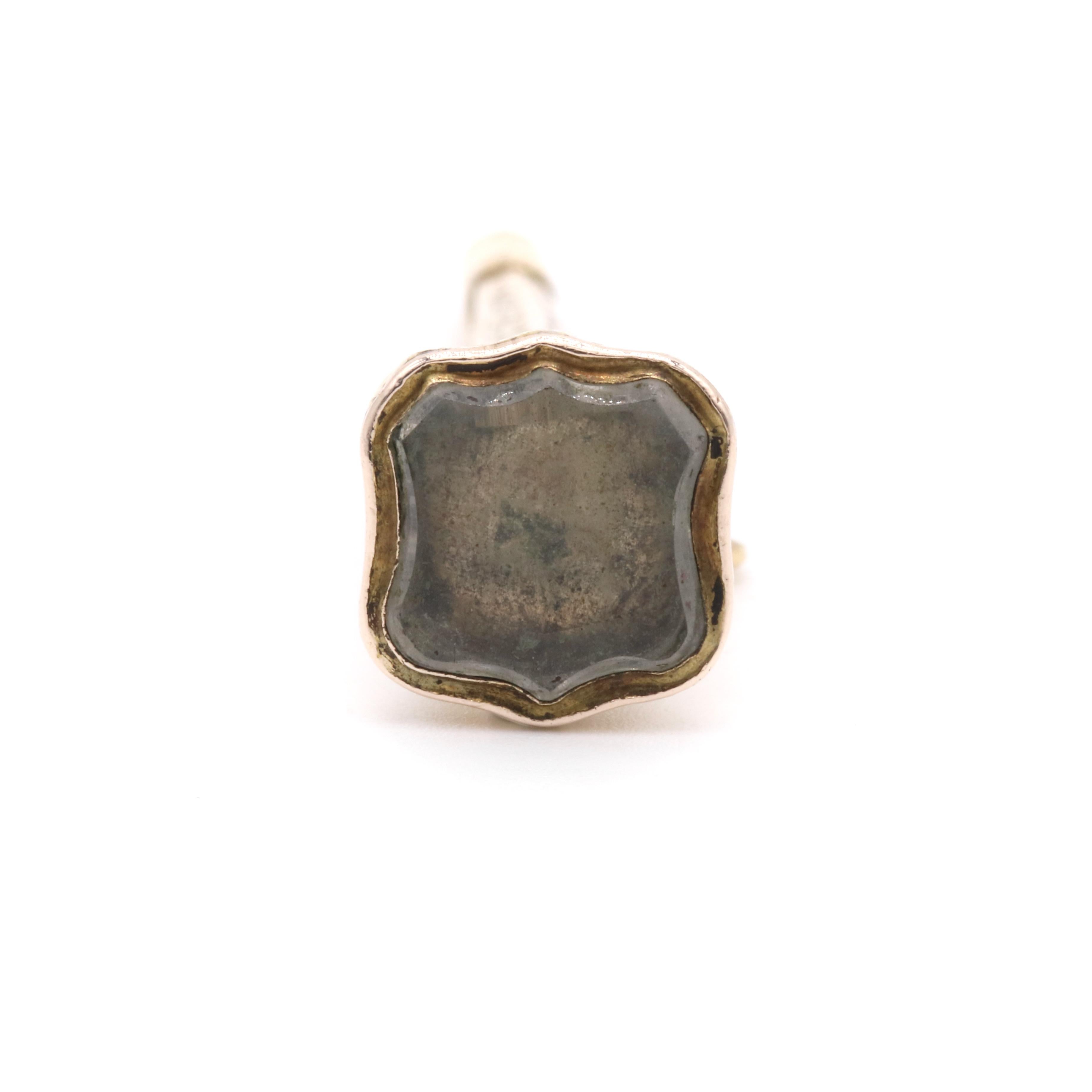 Bougeoir de montre ou pendentif ancien en or jaune 9 carats orné de quartz gravé en vente 1