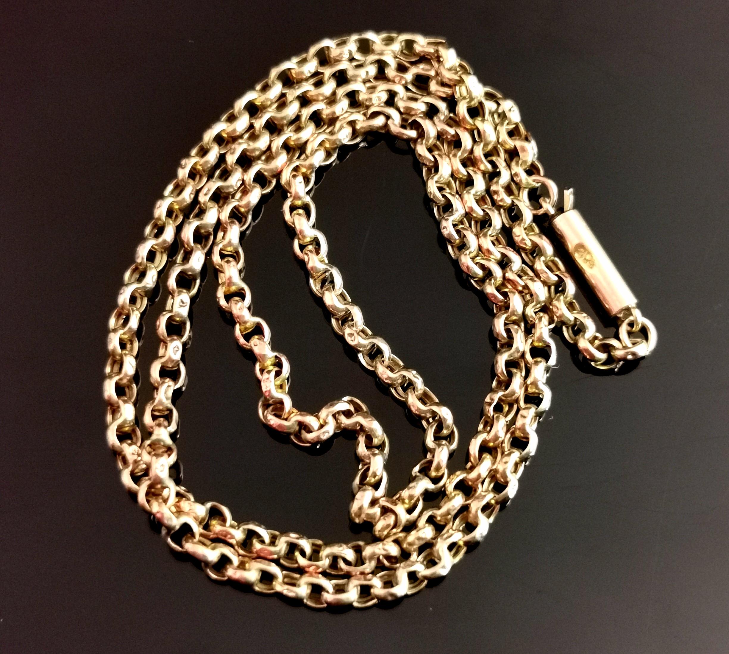 A gorgeous antique, Edwardian era 9kt yellow gold Belcher or rolo link chain necklace.

Attractive yellow gold oval shaped links with a barrel clasp.

A stunning chain, it is lightweight and easy to wear, perfect for a small pendant or locket.

This