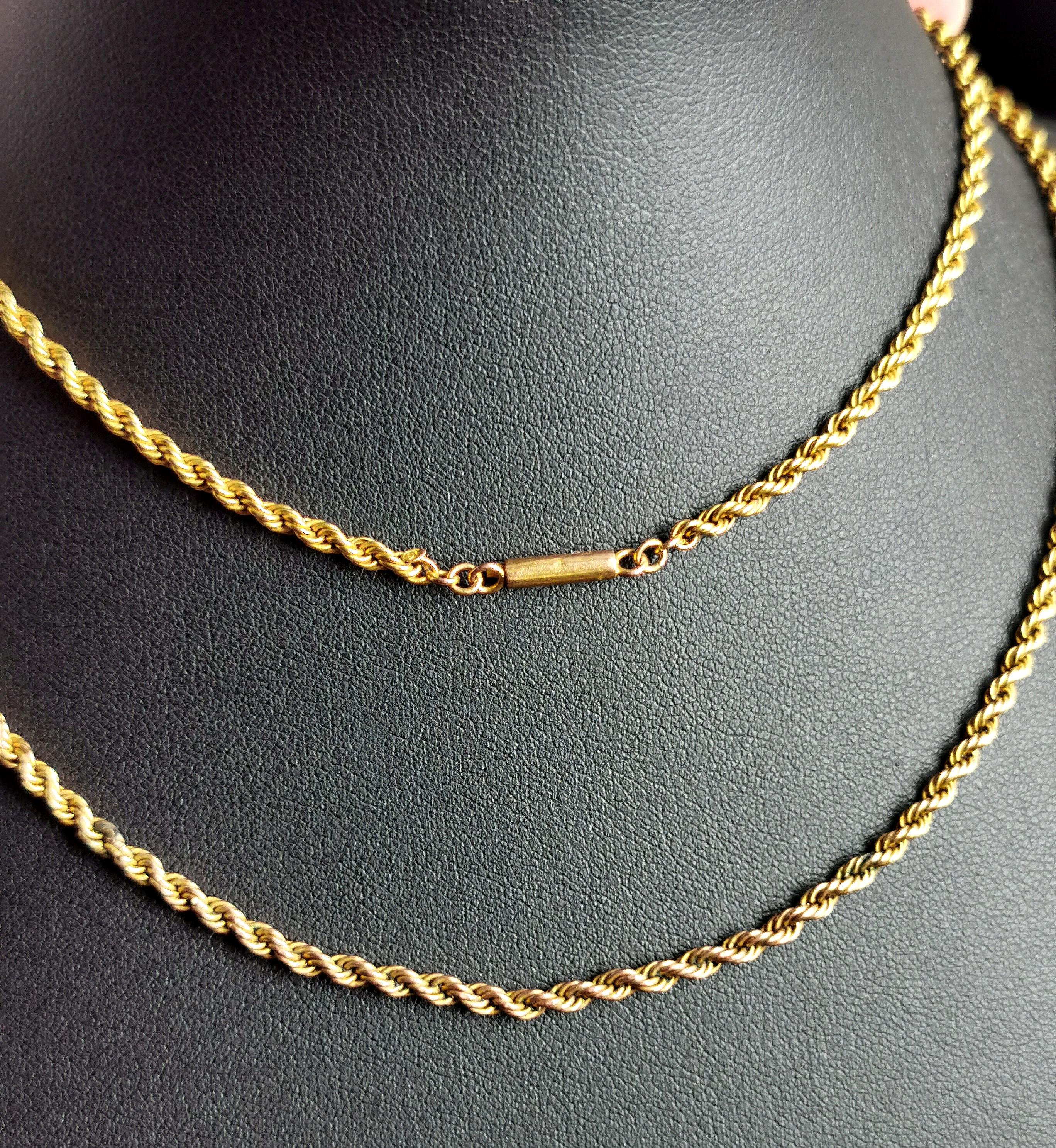 A gorgeous antique, Edwardian era 9kt gold rope Chain necklace.

Rope twist links in a rich bloomed 9kt gold with a nice wearable length.

This beautiful chain necklace is perfect for layering and fastens with a barrel clasp, the chain has a 9c tag