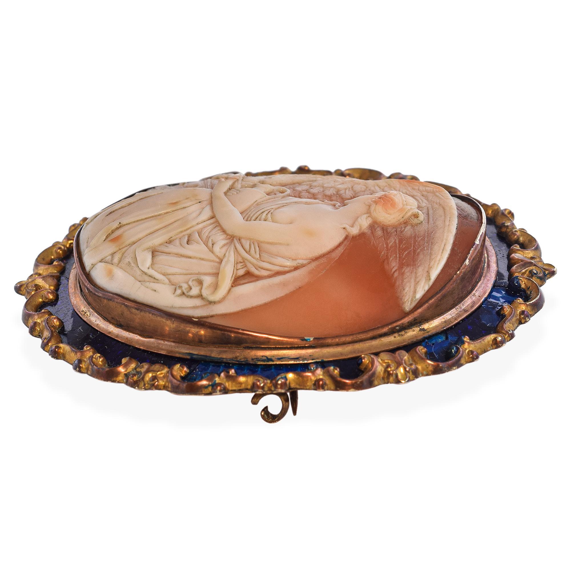 Broche antiguo de concha de oro amarillo de 9 quilates 