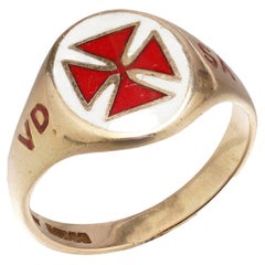 Vintage 9kt. Yellow Gold and Enamel Ring, Depicting Maltese Cross