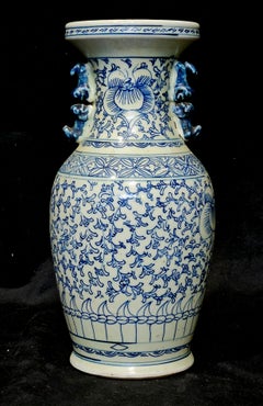 Antique A Chinese Blue & White Porcelain Vase, 19th Century