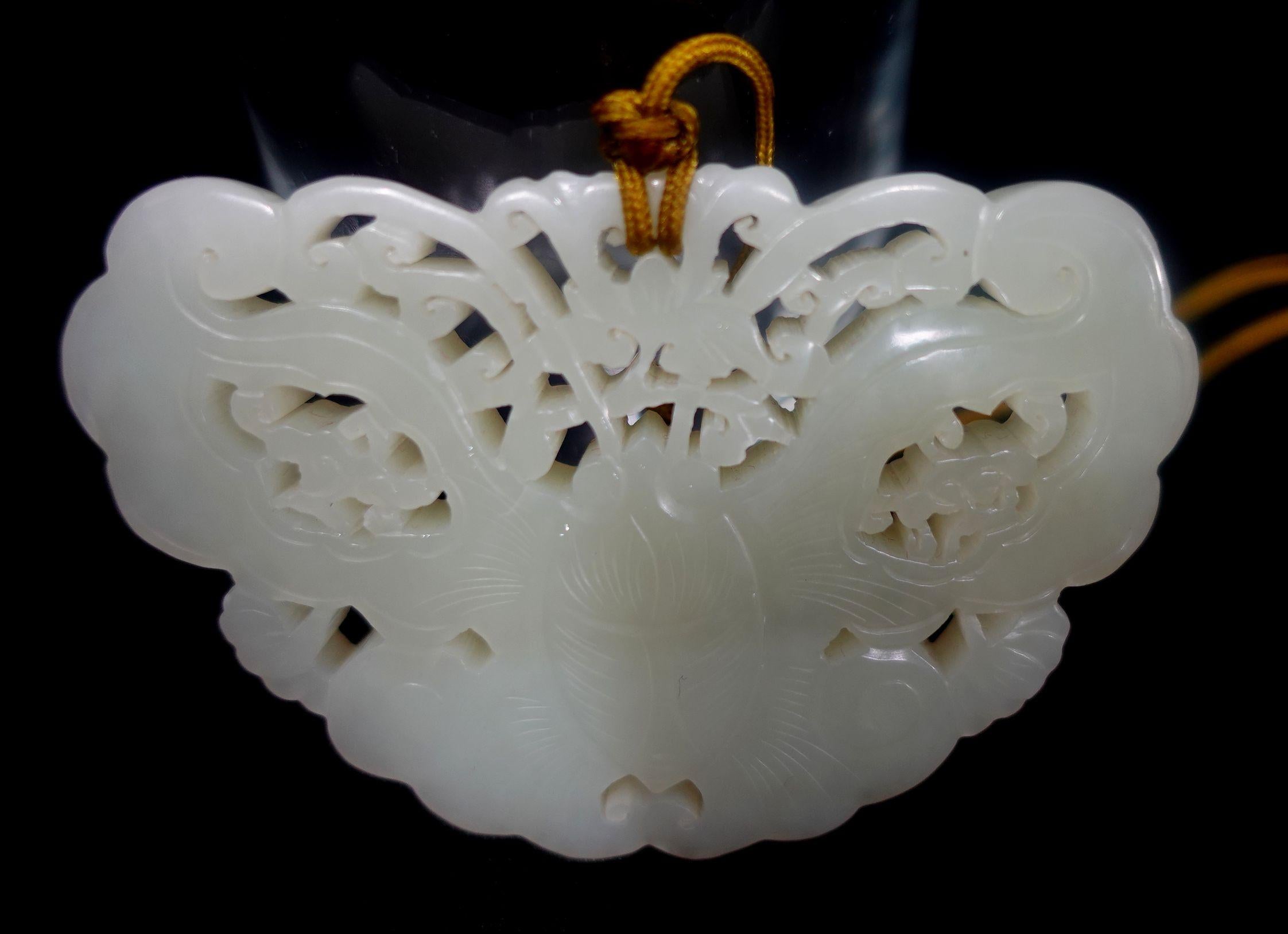 Antique A Chinese Chinese Carved Hetain White Jade Pendant, 19th Century For Sale 3