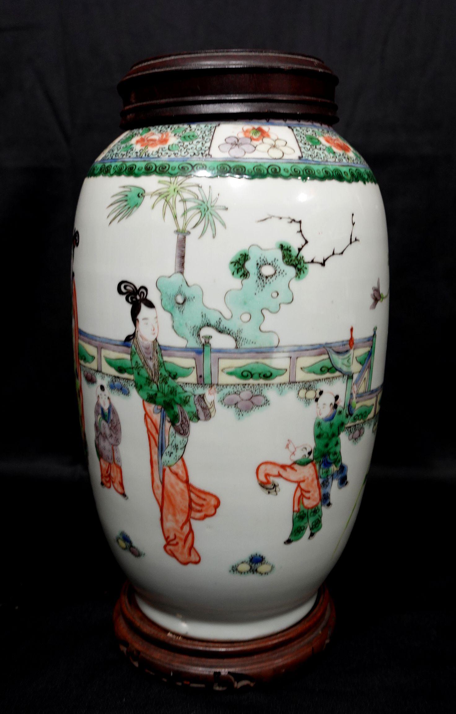 Antique A Chinese Famille Verte Vase 19th Century For Sale 6