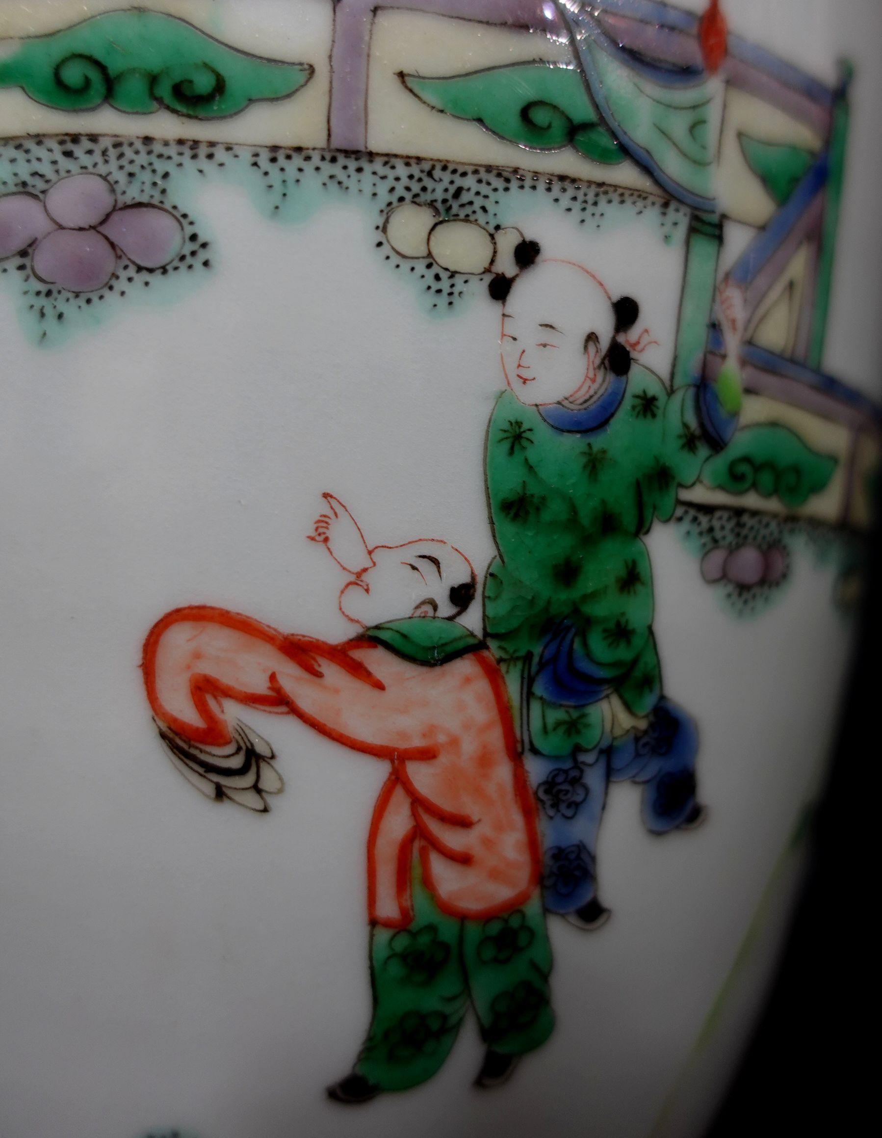 Antique A Chinese Famille Verte Vase 19th Century For Sale 7