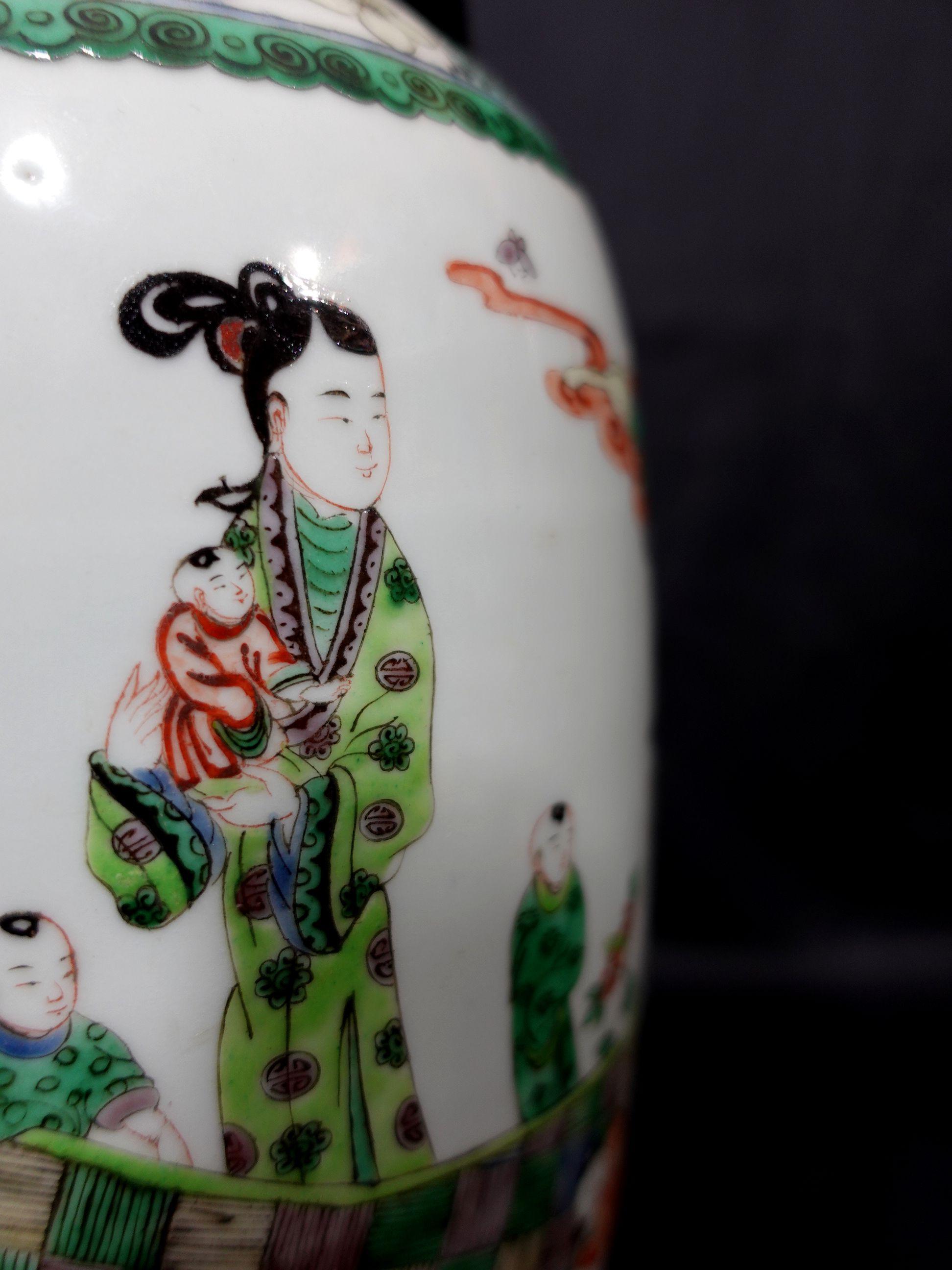 Antique A Chinese Famille Verte Vase 19th Century For Sale 10