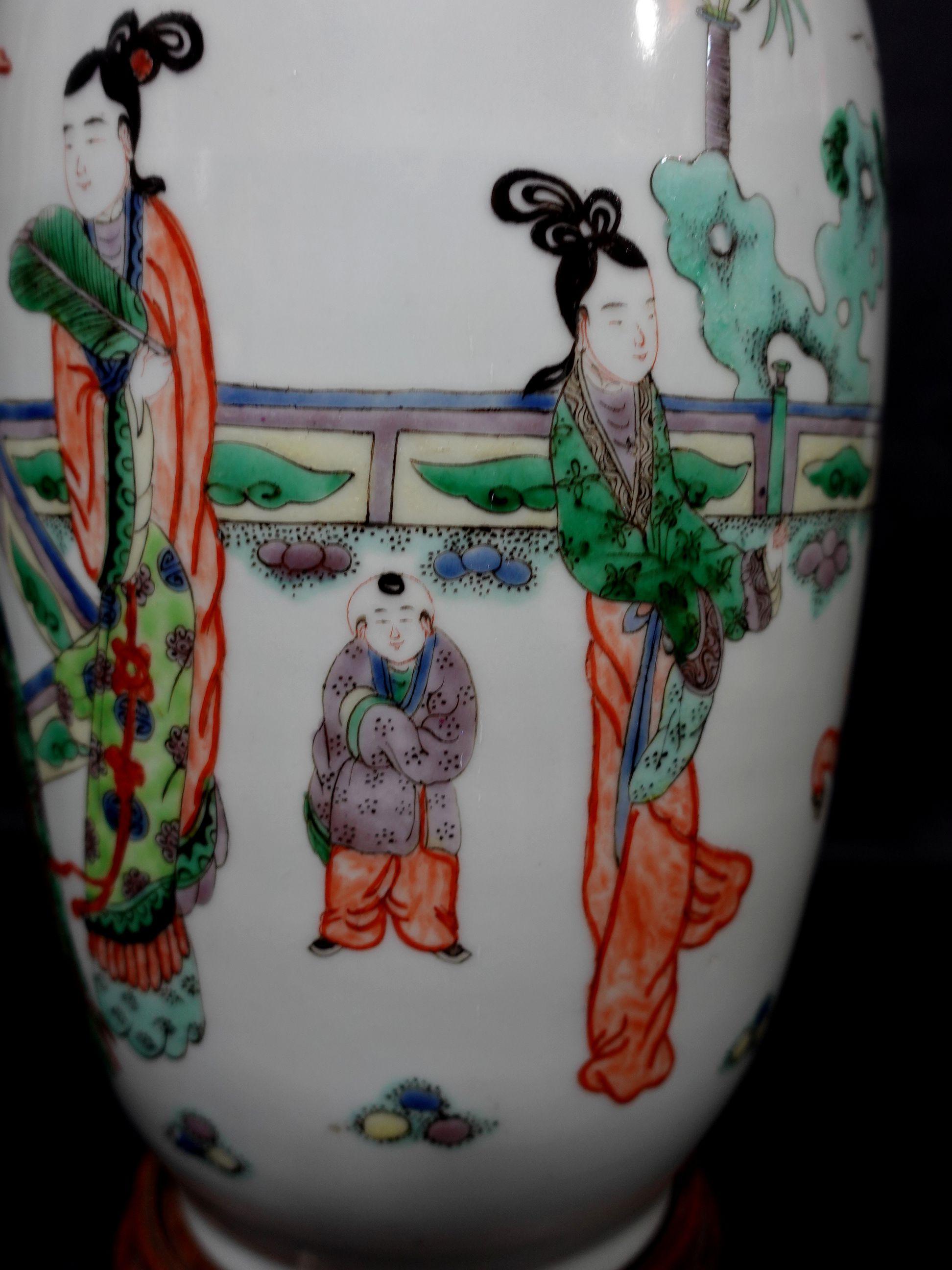 Antique A Chinese Famille Verte Vase 19th Century For Sale 4
