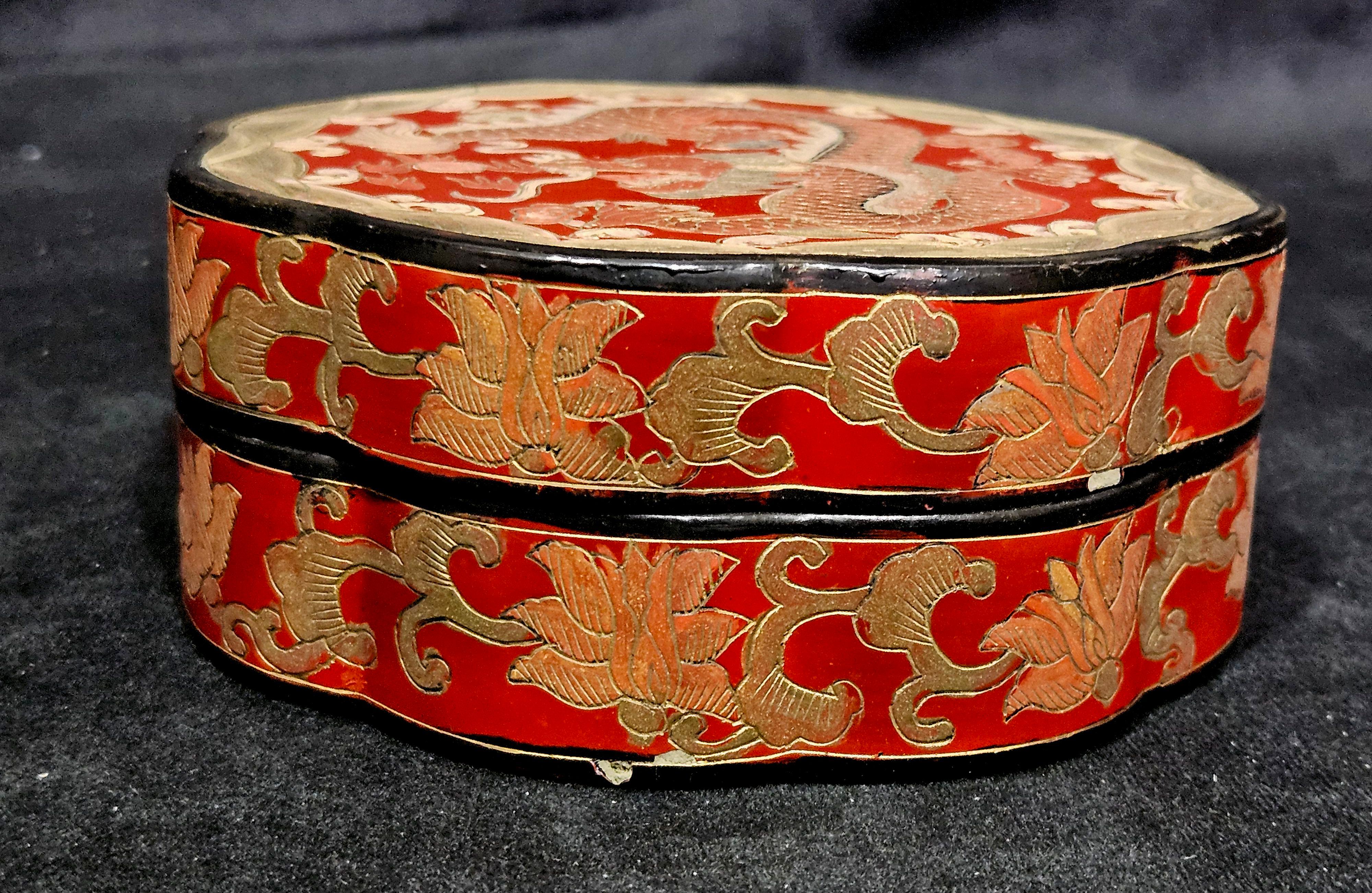 Antique A Chinese Gilt Lacquered Box with Floral Shape In Good Condition For Sale In Norton, MA