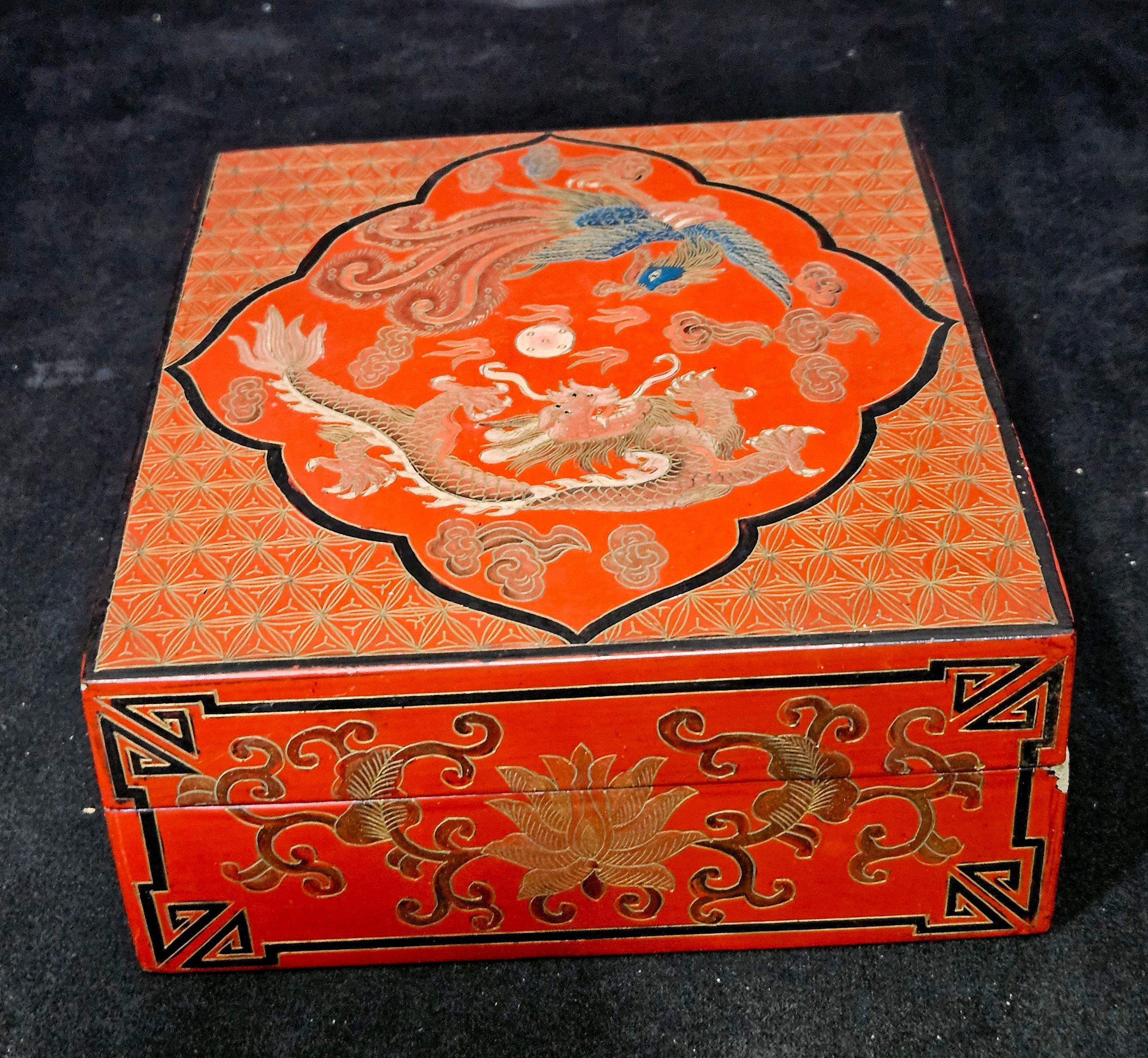 Antigua caja china dorada lacada en Bueno estado para la venta en Norton, MA
