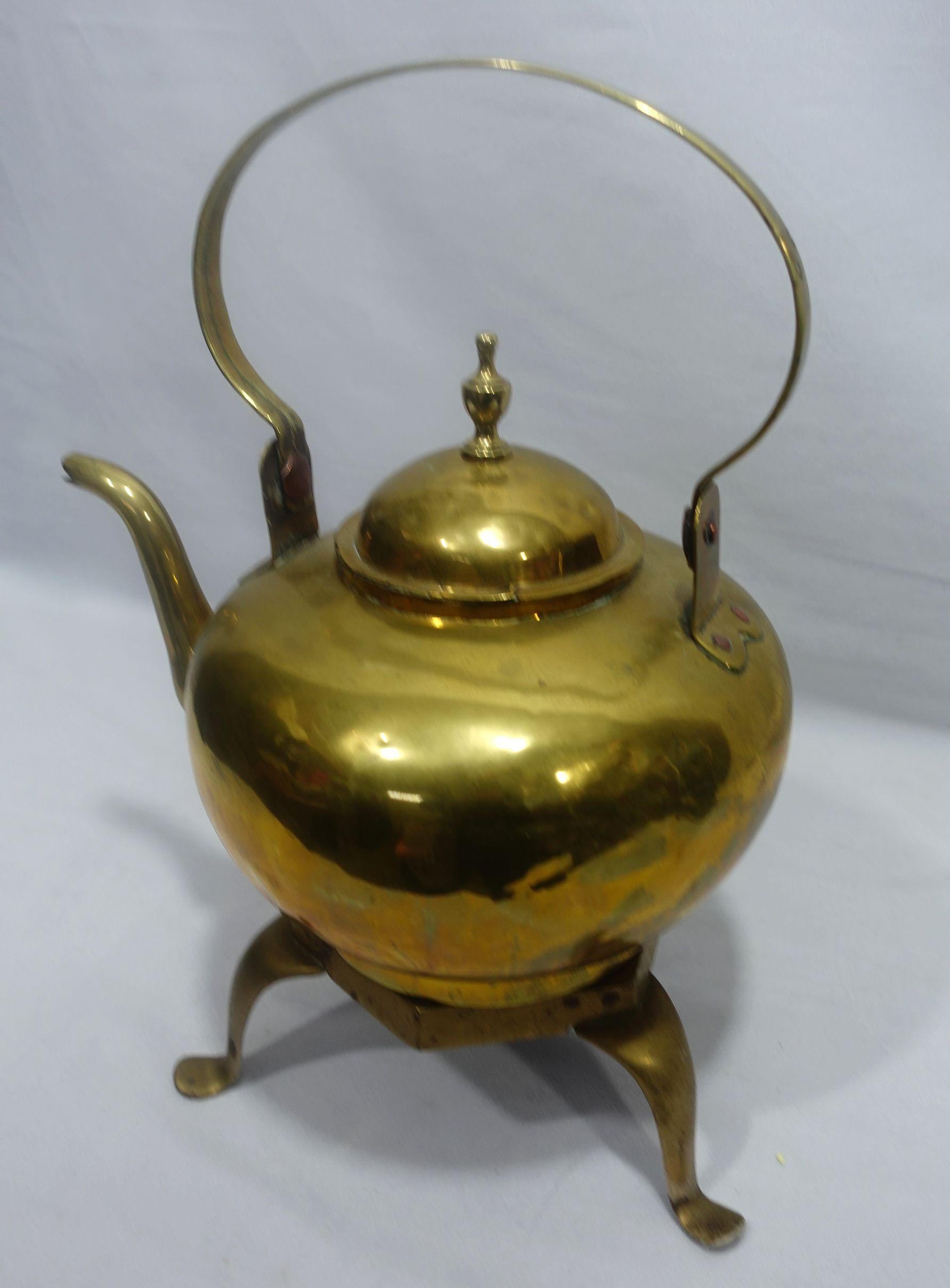Antique A  English Copper Tea Kettle W/ Trivet, TC#14 In Good Condition For Sale In Norton, MA
