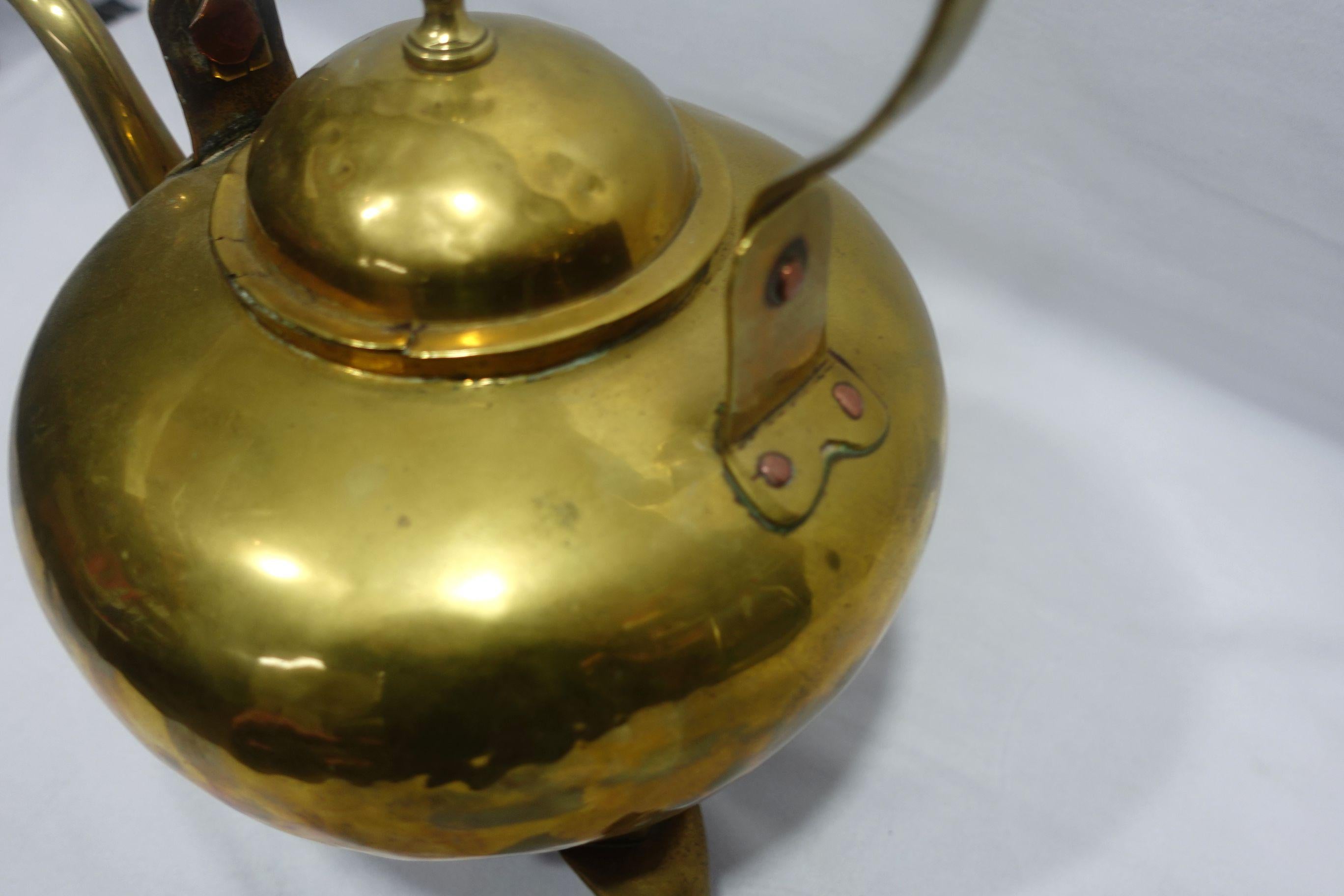 Laiton Antiquities A  Bouilloire anglaise en cuivre avec bordure, TC#14 en vente