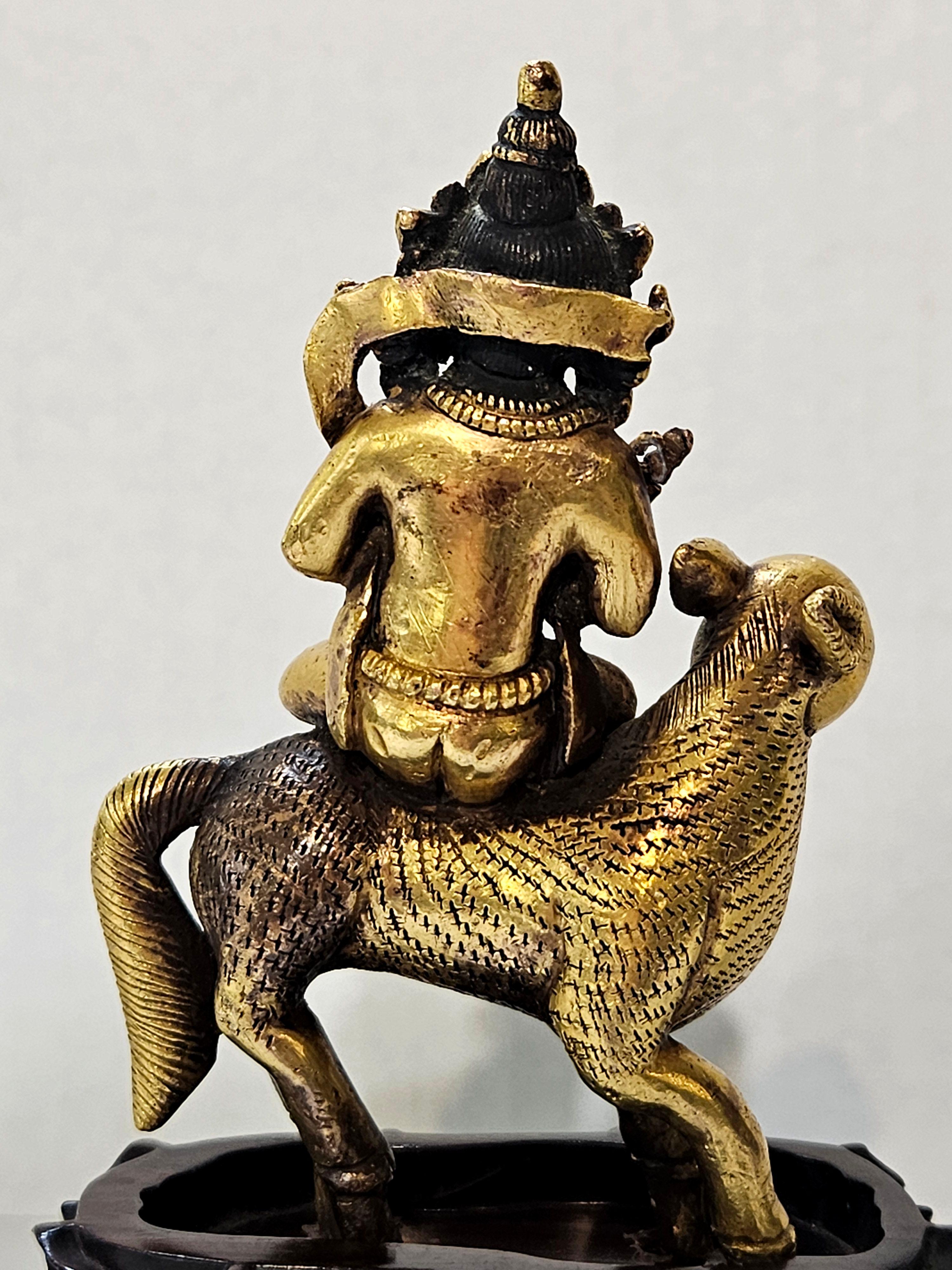Figura antigua Sino-Tibetana de Bronce Dorado sobre Soporte de Madera Dura, Siglo XVIII en venta 6