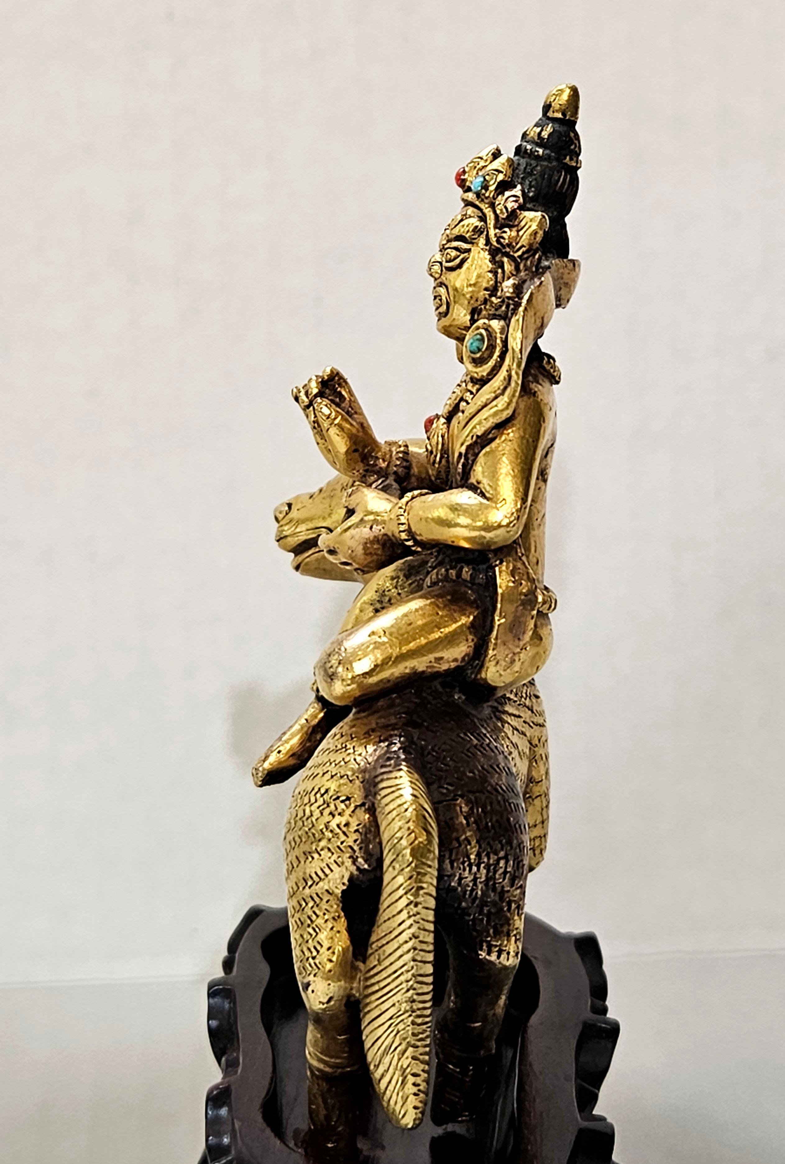 Figura antigua Sino-Tibetana de Bronce Dorado sobre Soporte de Madera Dura, Siglo XVIII en venta 9