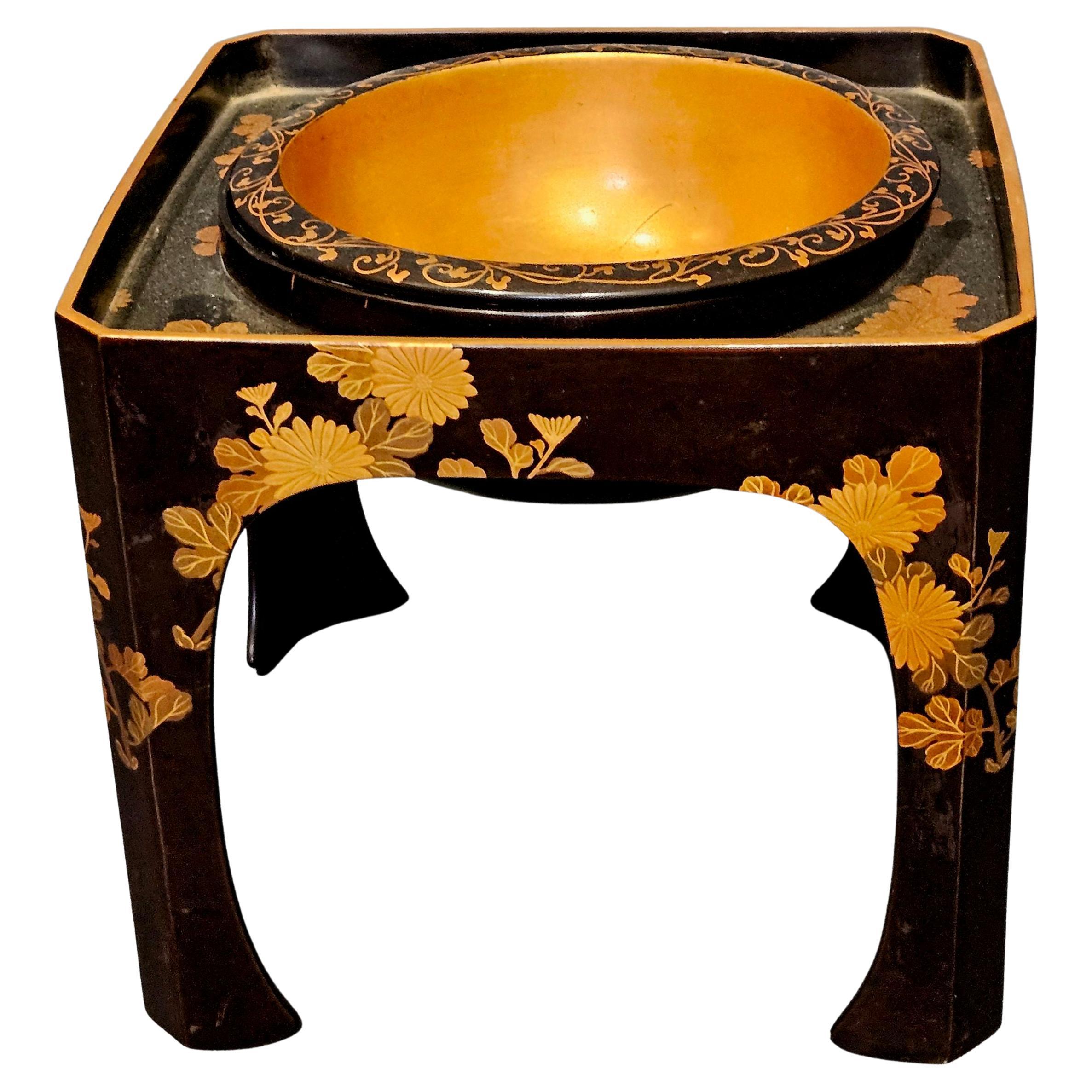Ancienne coupe japonaise en laque avec support