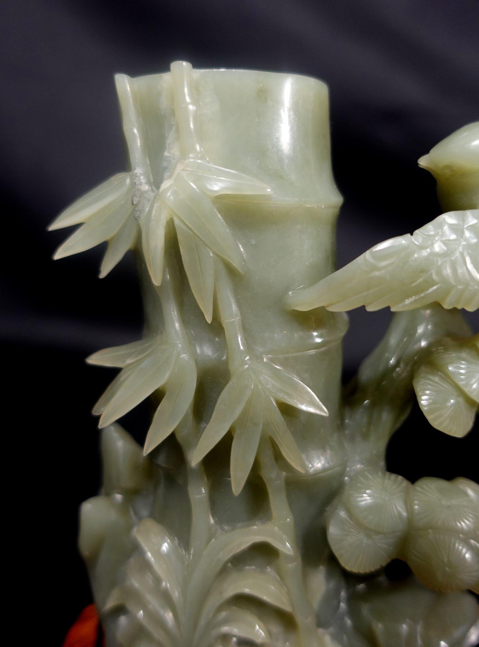 Antike Eine große chinesische geschnitzt Hetain Jade Blume Vase w / Stand und Box (Chinesisch) im Angebot
