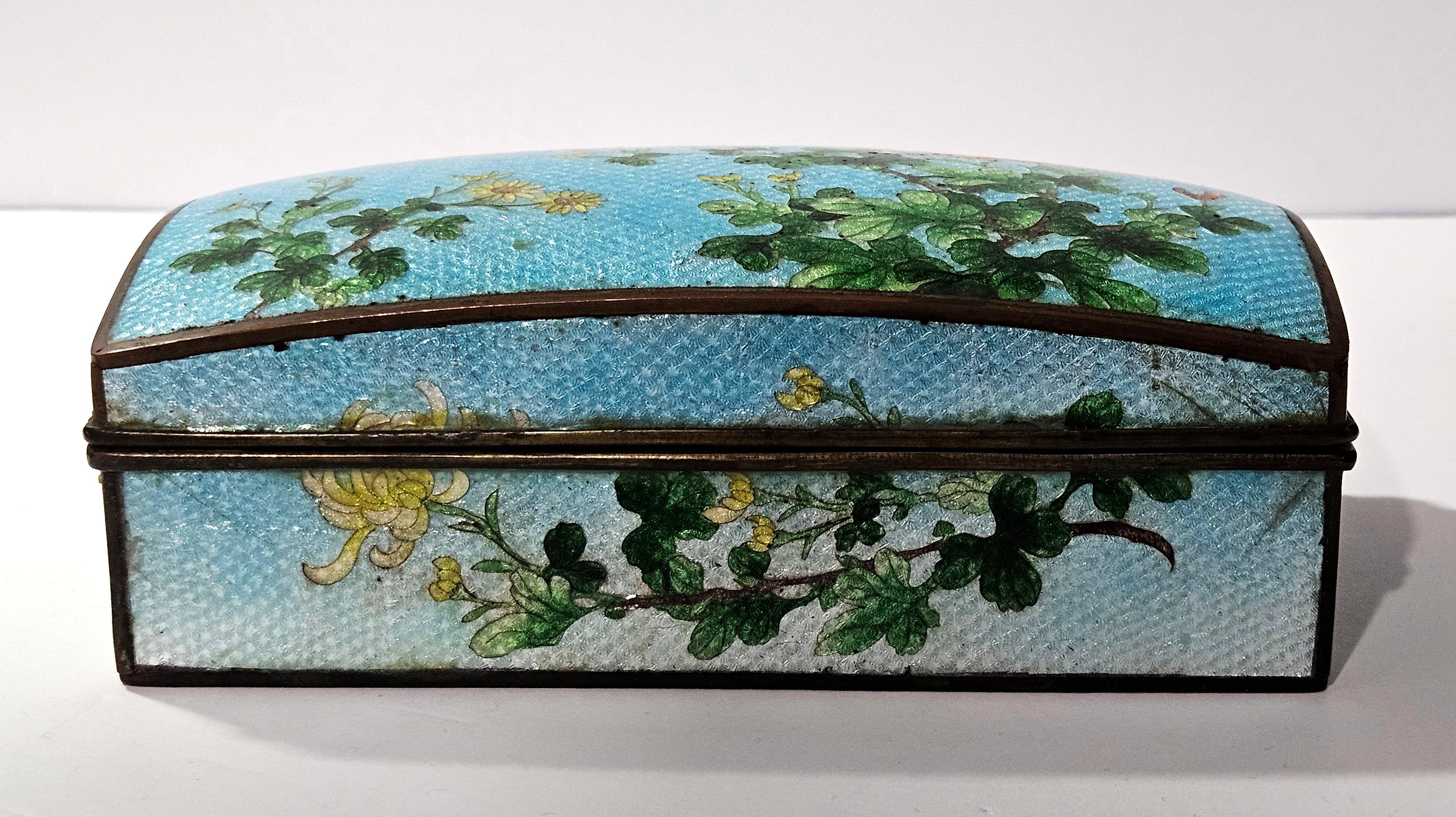 Antique A Large Ginbari Cloisonne Rectangular Lidded Box, Meiji Period For Sale 5