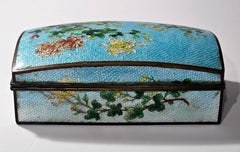Ancienne grande boîte rectangulaire à couvercle en cloisonné Ginbari, période Meiji