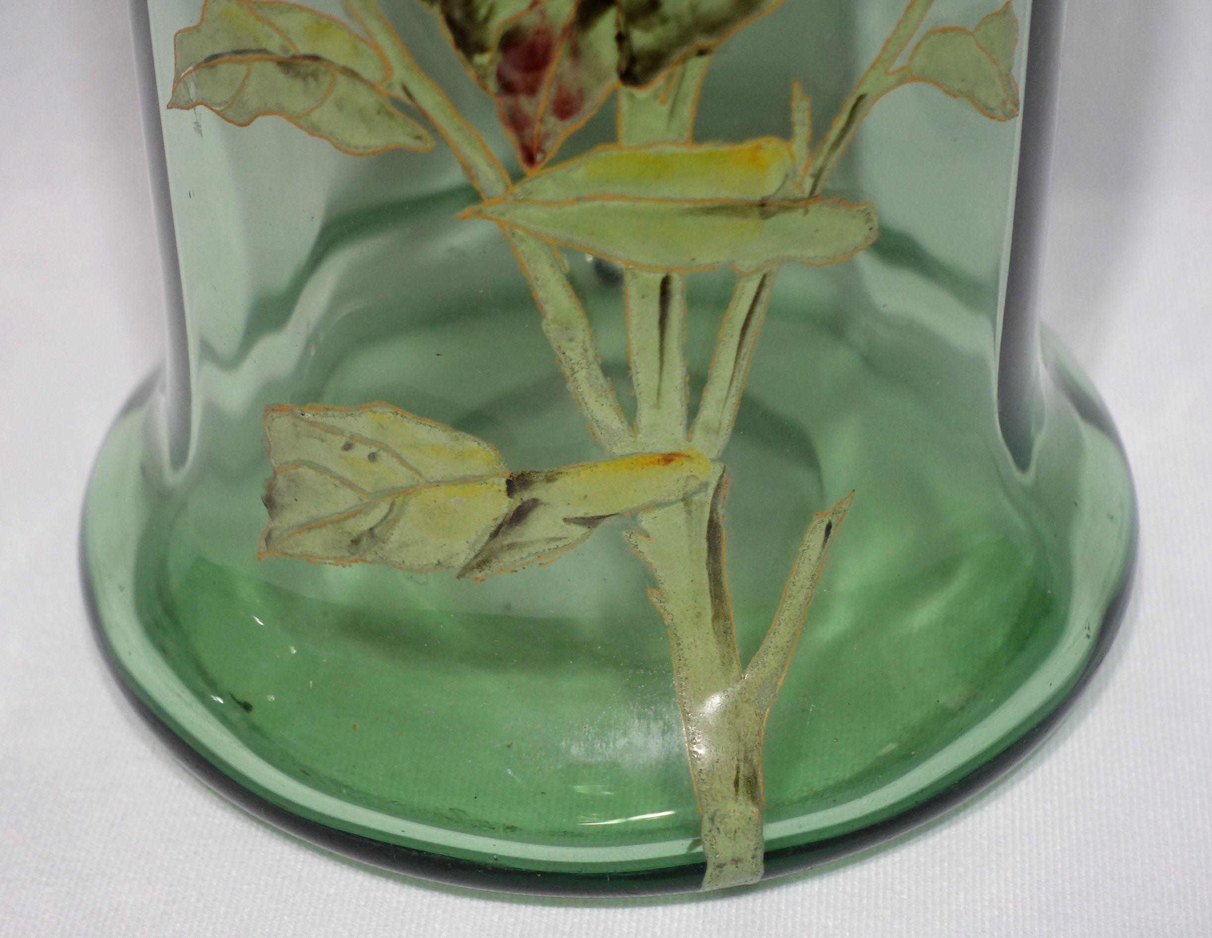Verre Grand vase d'art ancien en verre émaillé vert Mont Joye en vente