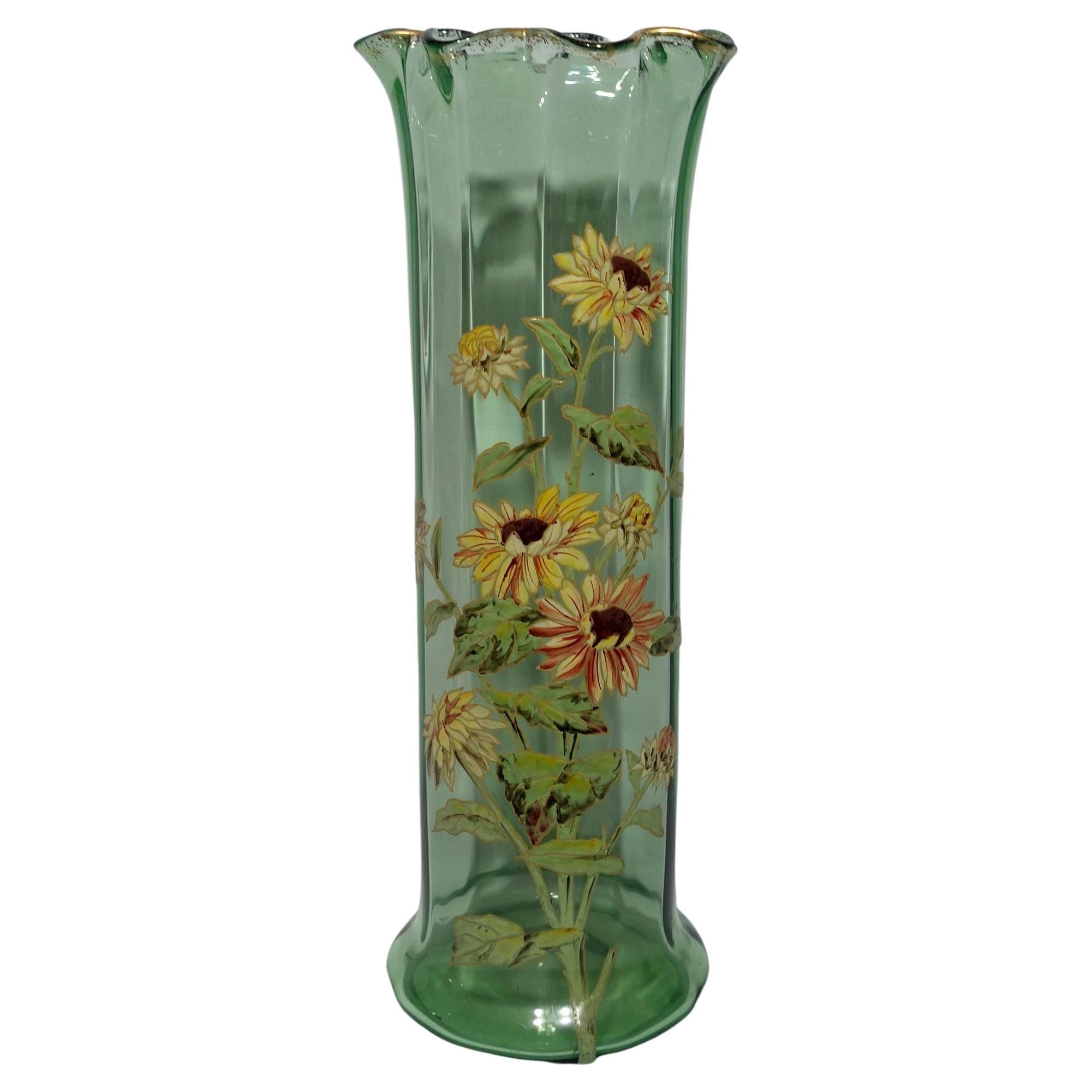 Grand vase d'art ancien en verre émaillé vert Mont Joye