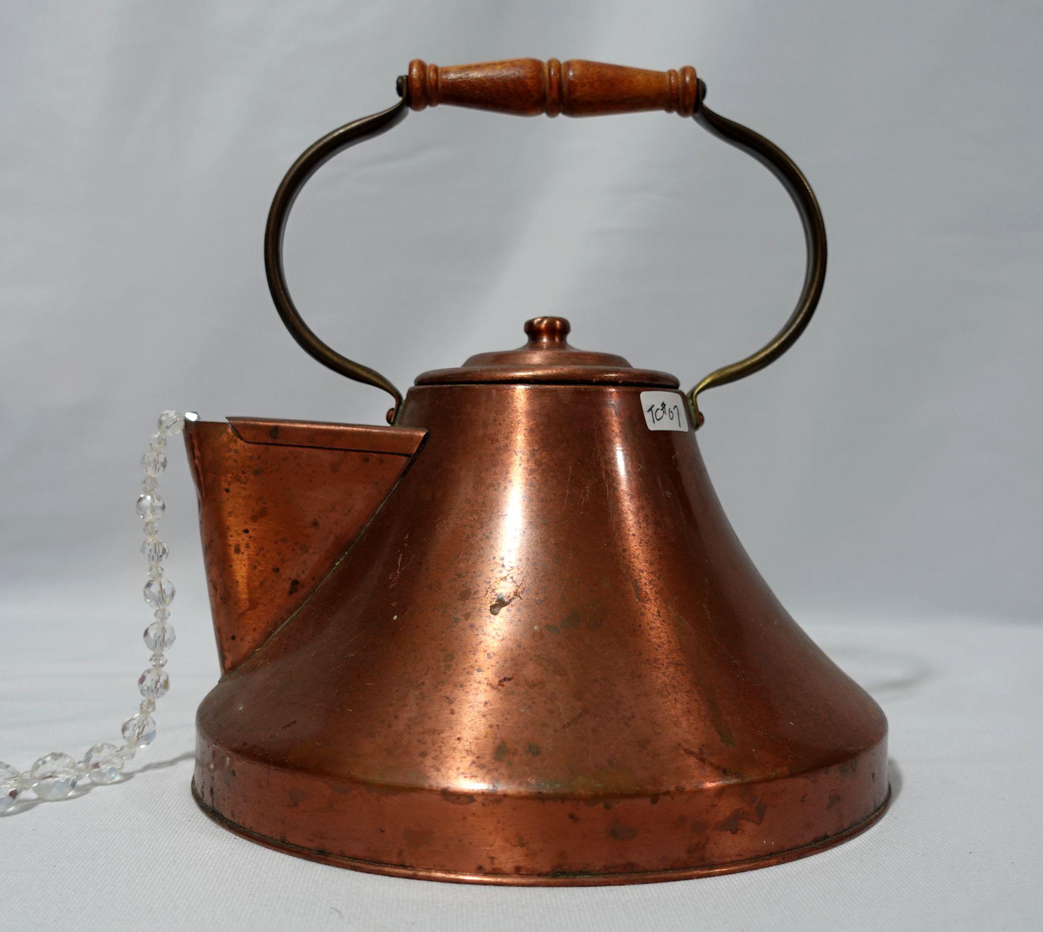 Hand-hammered a ship's copper tea kettle made in England from the 19th century, very well hand-made with delicate craftsmanship, and highly collectible antique.
The purpose of the crystal bids on the spout is to water plants.
