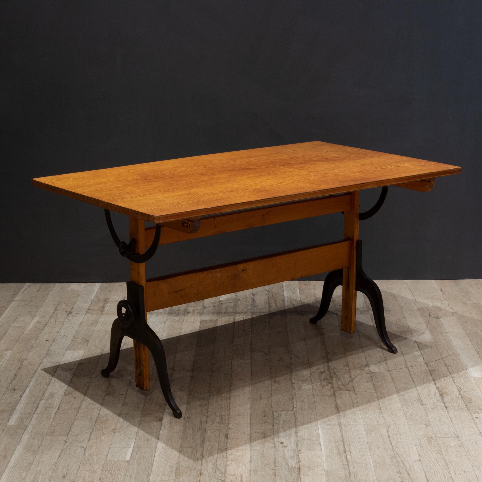 Américain Antiquities A. Lietz Co. Table de fabrication en bois d'érable et fonte vers 1940-1947