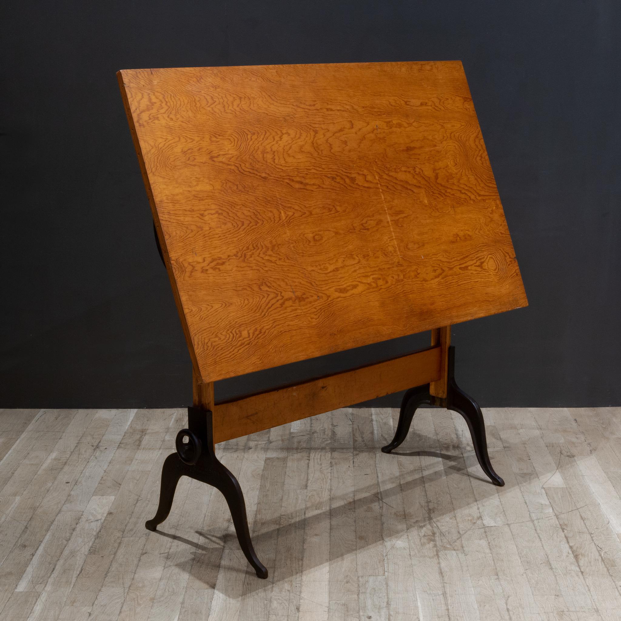 Fer Antiquities A. Lietz Co. Table de fabrication en bois d'érable et fonte vers 1940-1947