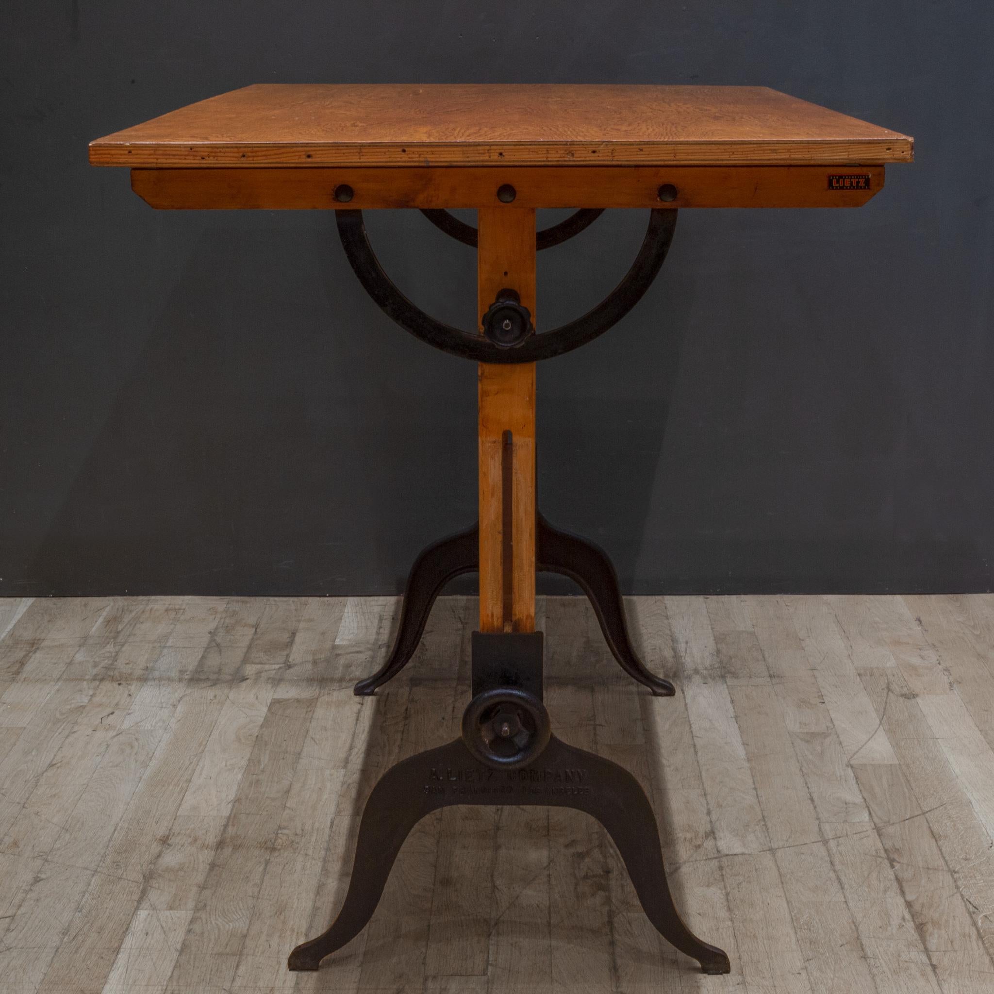 Antiquities A. Lietz Co. Table de fabrication en bois d'érable et fonte vers 1940-1947 1