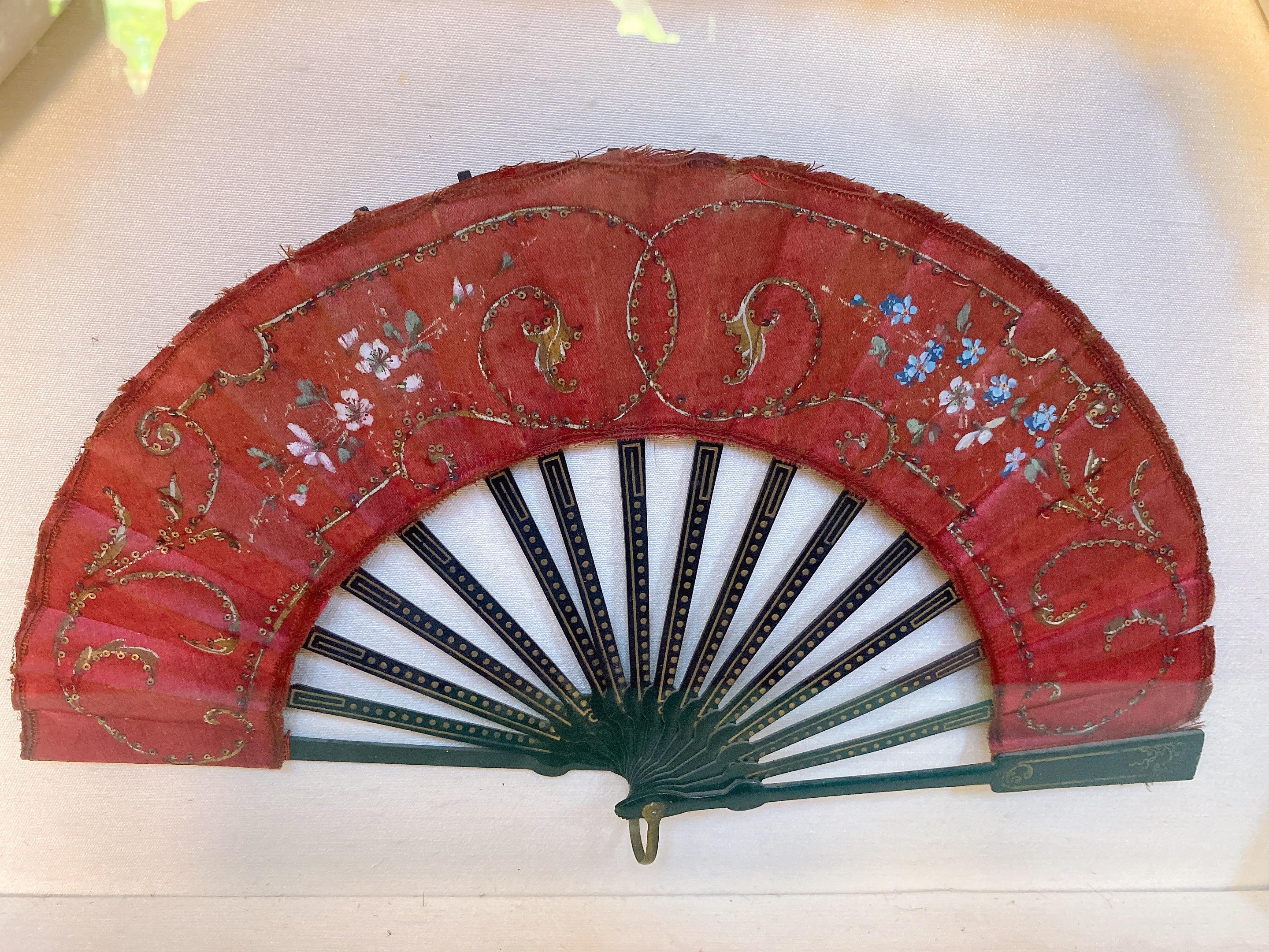 Antique A Silk Lacquer Chinese Fan with Shadow Box For Sale 2