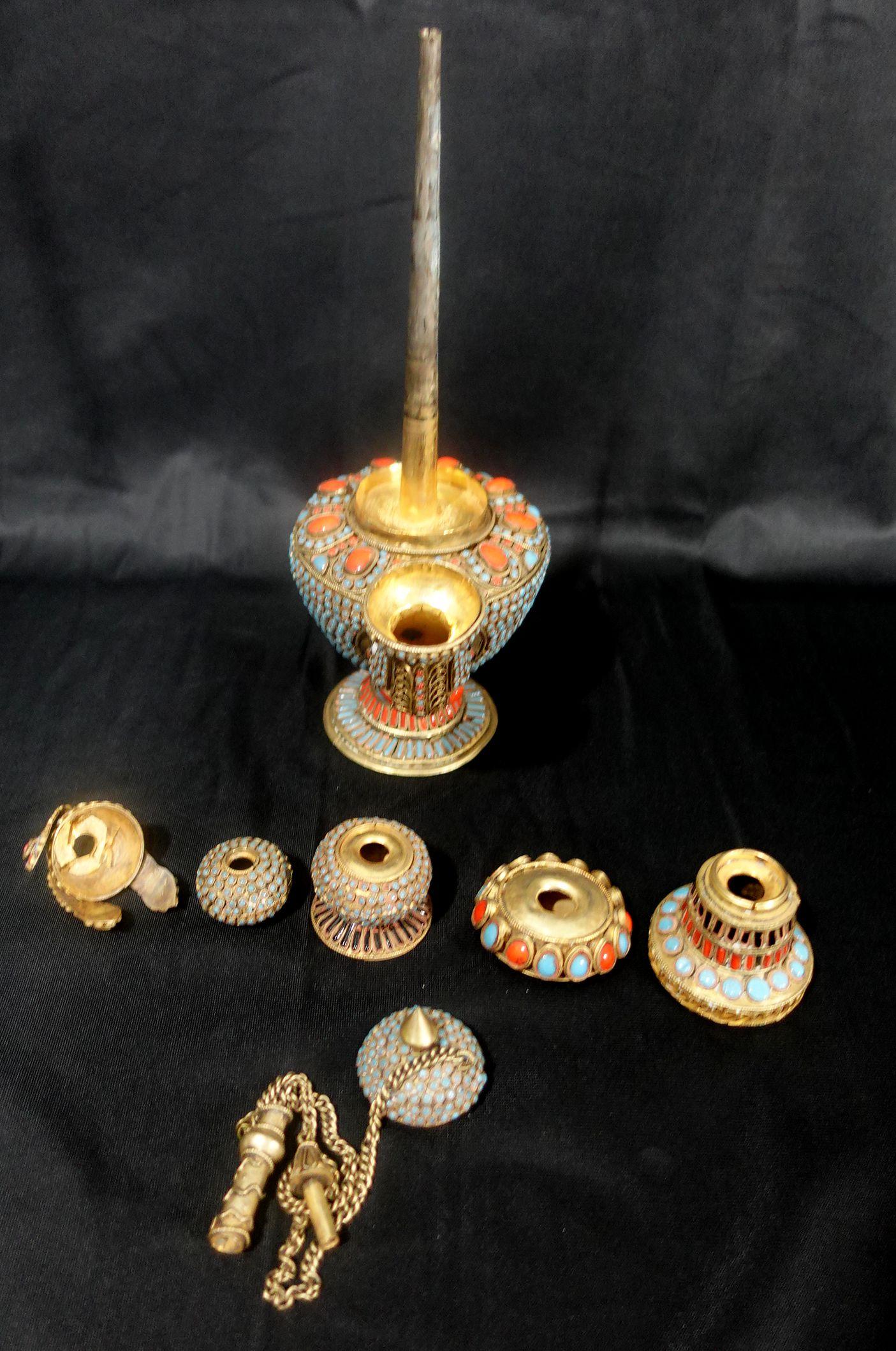 Antique A Tibetan Benba Pot, 19th Century For Sale 10