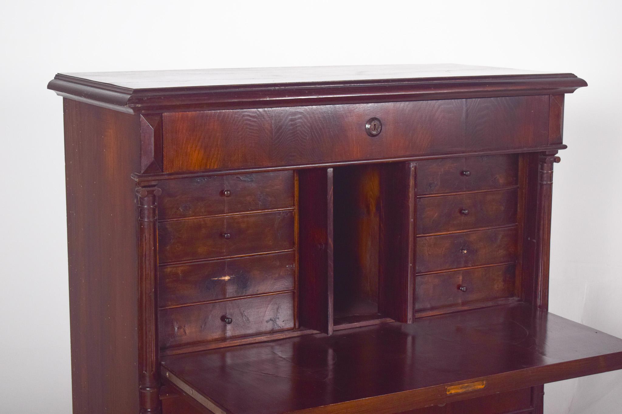 Armoire ancienne Abattant en placage de chêne en vente 3
