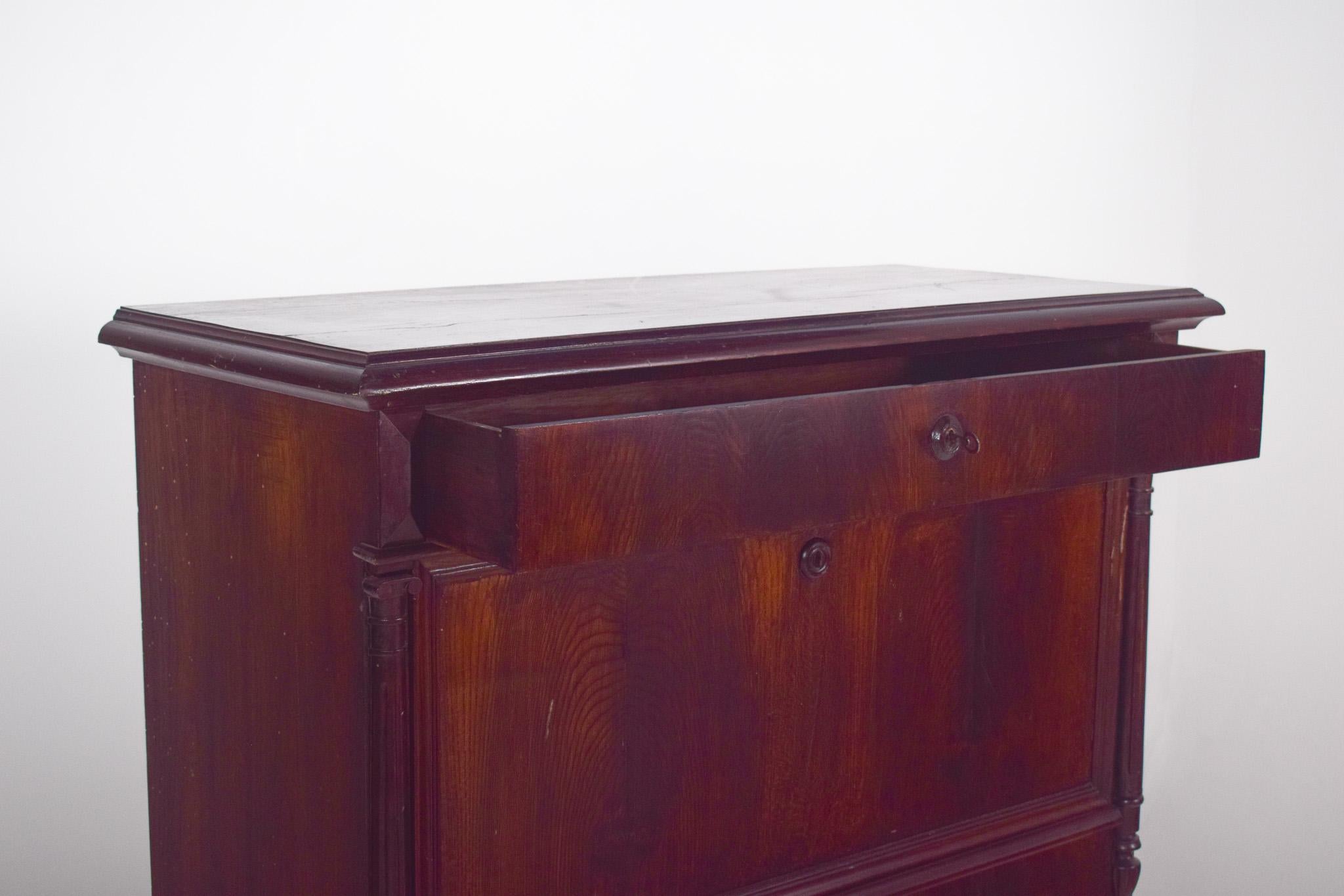 Armoire ancienne Abattant en placage de chêne en vente 7