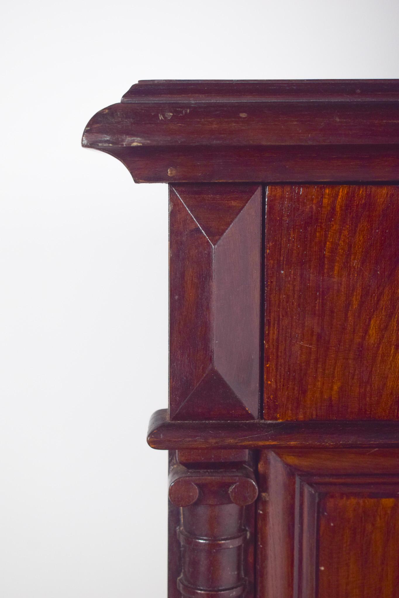 Armoire ancienne Abattant en placage de chêne en vente 1