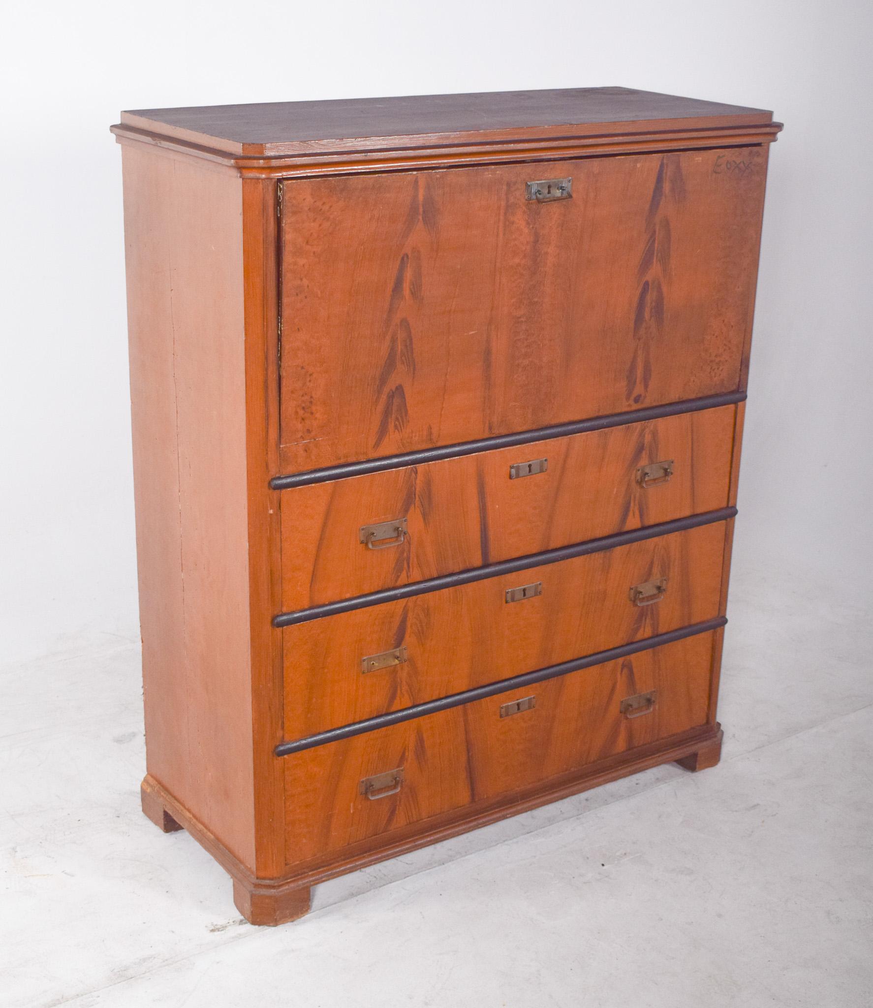 Abattant cabinet with three drawers. With an upper compartment with a hinged front, its exterior design is elegant and restrained, emphasised by the symmetrical and flamboyant veins of the wood, creating an engaging visual rhythm. The reddish