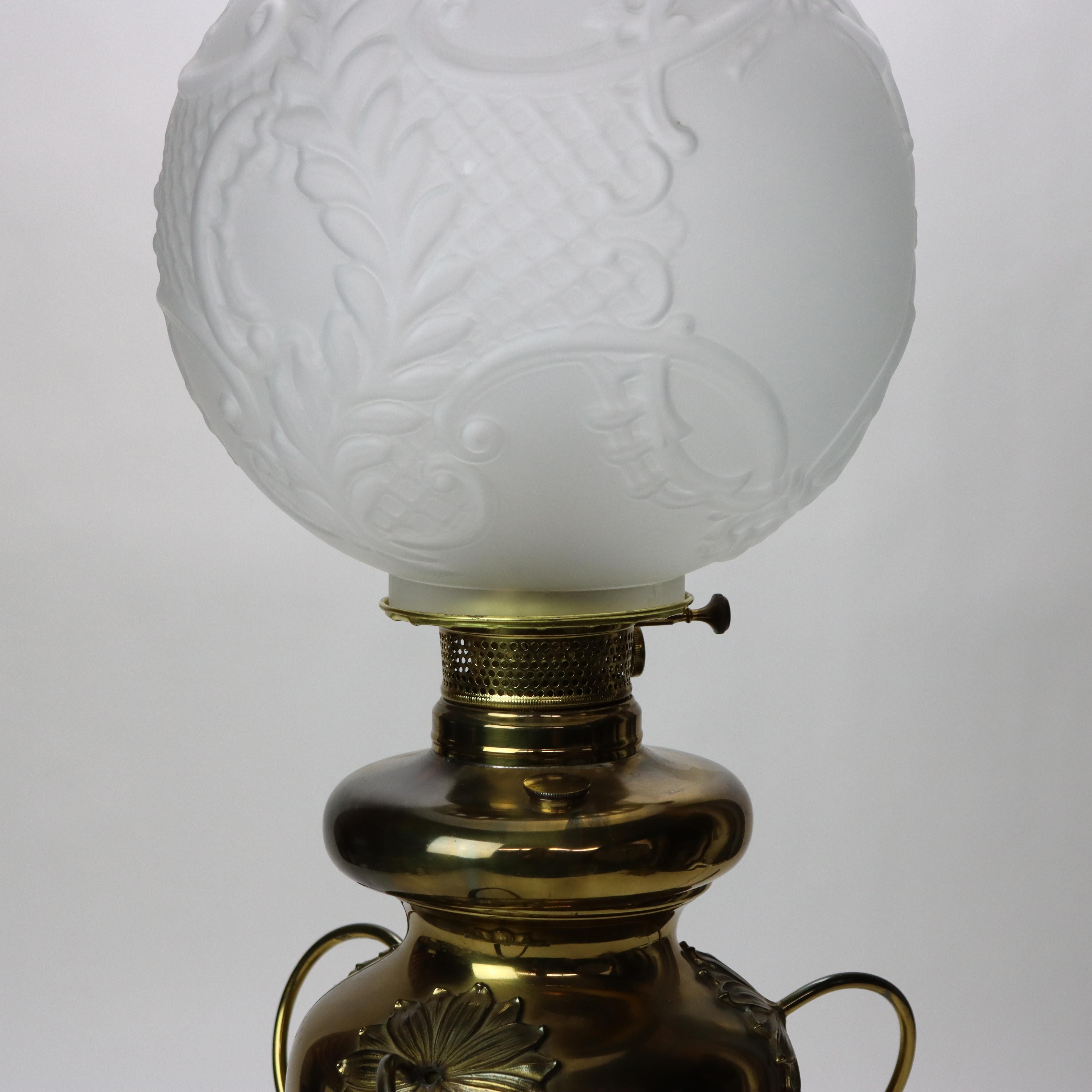 XIXe siècle Ancienne lampe de bureau ABCO Rochester Gone with the Wind en laiton gaufré à fleurs C1880 en vente
